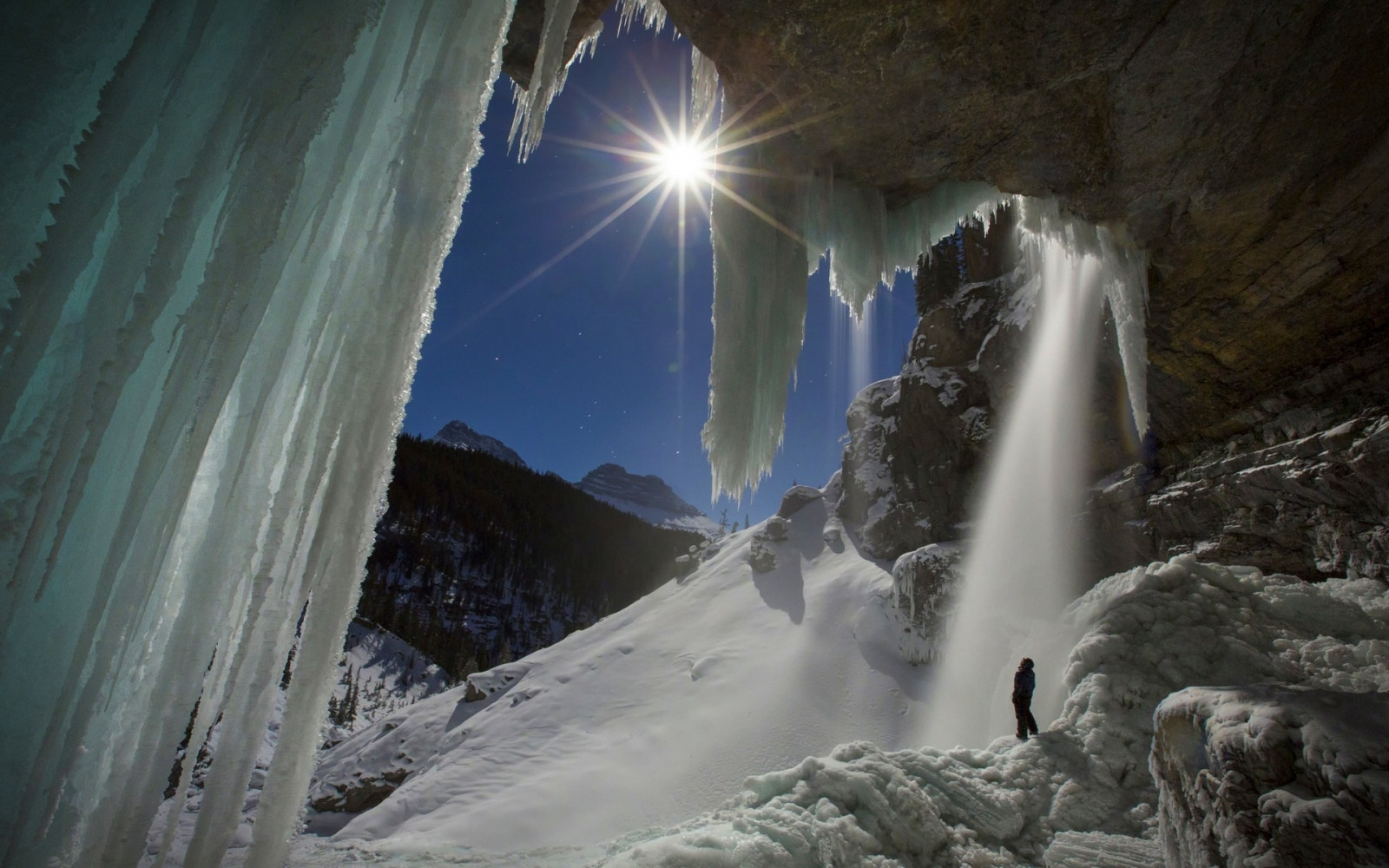 krajina, les, hory, vodopád, Příroda, zima, led, měsíční svit, hvězdné noci, jeskyně, Národní park Banff, Formace, landform, geologický fenomén, vodní prvek, ledová jeskyně
