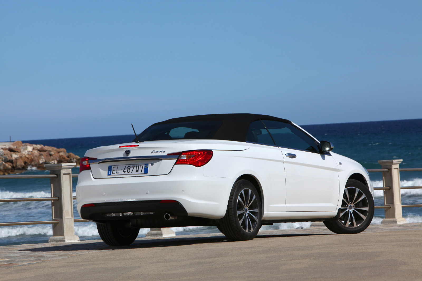 autó, BMW, jármű, 2013, Átváltható, Szedán, netcarshow, netcar, autó képek, autó fotó, Lancia, Flavia, szárazföldi jármű, autótervezési, autóipari külső, személygépkocsi make, luxus jármű, családi autó, személyes luxusautó, luxusautó, közepes méretű autó