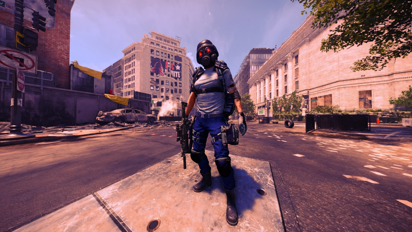 Himmel, Reifen, Helm, Gebäude, Fenster, Straßenbelag, Asphalt, street fashion, Strassenlicht, die Architektur, Arbeitskleidung, Baum, Bürgersteig, Stadt, Morgen, Straße, persönliche Schutzausrüstung, Rollen, Winter, Fußgänger, Radfahren, Spaß, Straße, Erholung, Gehen, Fahrbahn, Schatten, Landschaft, Innenstadt, Abend, Kopfstein, Pelz, Nacht-, Blue collar worker, Sitzung, Transport