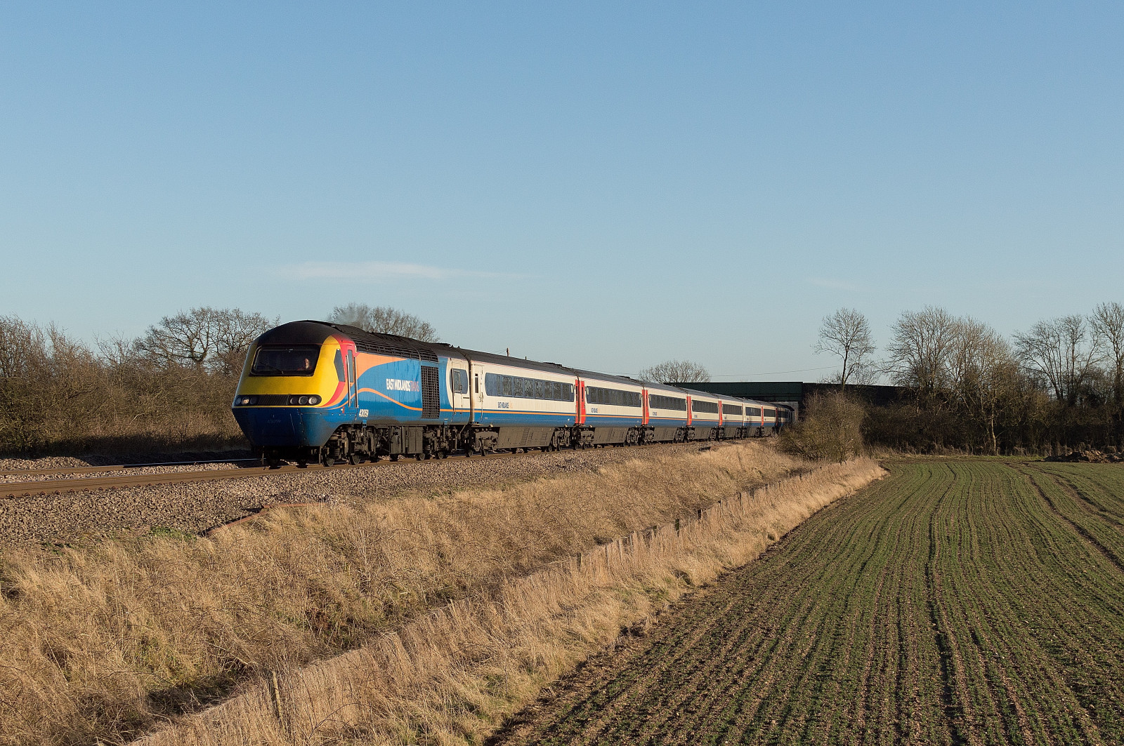 paesaggio, Londra, erba, cielo, veicolo, campo, treno, Sole, trasporto, locomotiva, albero, d'oro, treni, ombre, alto, prateria, pianta, est, velocità, polo, traccia, agricoltura, st, pianura, Nottingham, Sheffield, prateria, area rurale, veicoli terrestri, famiglia di erba, trasporto ferroviario, materiale rotabile, vagone, palude, hst, Midlands, Leicester, meridiano, midland, EMT, linea principale, Pancras, Loughborough, Mml, Cossington, 43059, 1d47