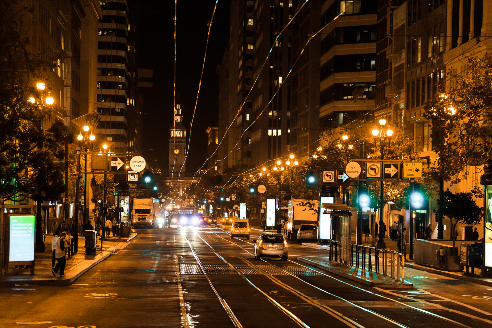 Metropolitní oblast, urban area, město, panoráma města, metropole, noc, mezník, centrum, město, ulice, infrastruktura, mrakodrap, světlo, sousedství, pouliční osvětlení, architektura, silnice, osvětlení, večer, pruh, provoz, panelový dům, odraz, strom, nebe, budova, pěší, smíšené využití, svítidlo