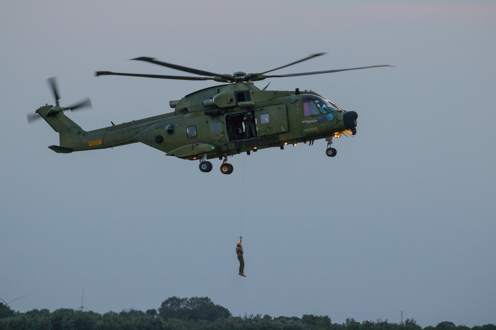 veicolo, aereo, Piano, Danimarca, aeronautica militare, crepuscolo, Roskilde, skymning, Danmark, flygplan, aereo, spettacolo aereo, aviazione, modello canoneos760d exif, geocountry, Marca fotocamera Canon, Geocity, modello di fotocamera canoneos760d, geostate, geolocalizzazione, apertura exif 56, exif fare canon, exif ISOSPEED 2000, ef70300mmf456lisusm lente exif, flyg, exif focalLength 236 millimetri, roskildeairshow, roskildeflygplats, flyguppvisning, detdanskeforsvareh101redningshelikopter, elicottero, atmosfera della terra, rotore di un elicottero, rotorcraft, elicottero militare, Black Hawk, Sikorsky s 70