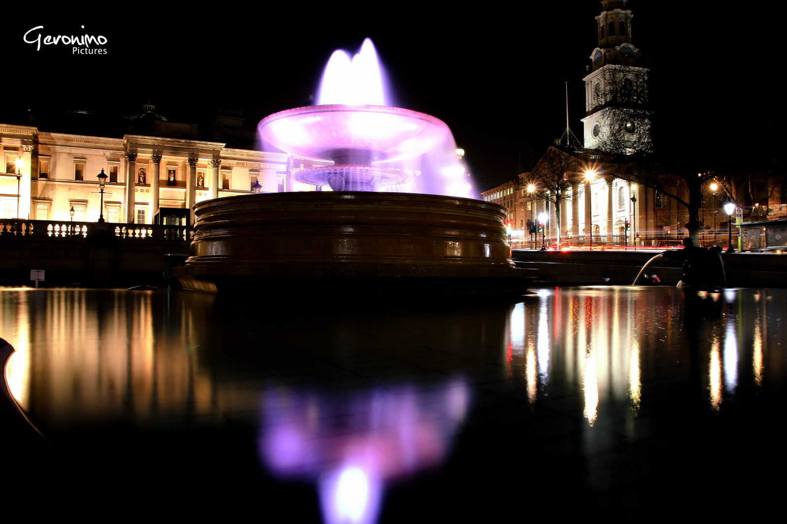 odraz, noc, voda, mezník, světlo, osvětlení, tma, město, turistická atrakce, večer, metropole, panoráma města, nebe, půlnoc