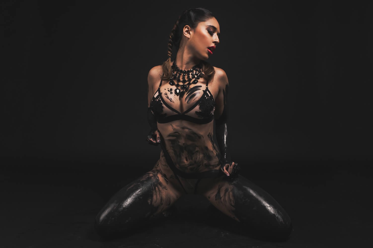 Kvinder, model, brunette, fotografering, mudder, mode, mørke, muskel, humane positioner, Photo shoot, nøgenmodel, performance, moderne dans