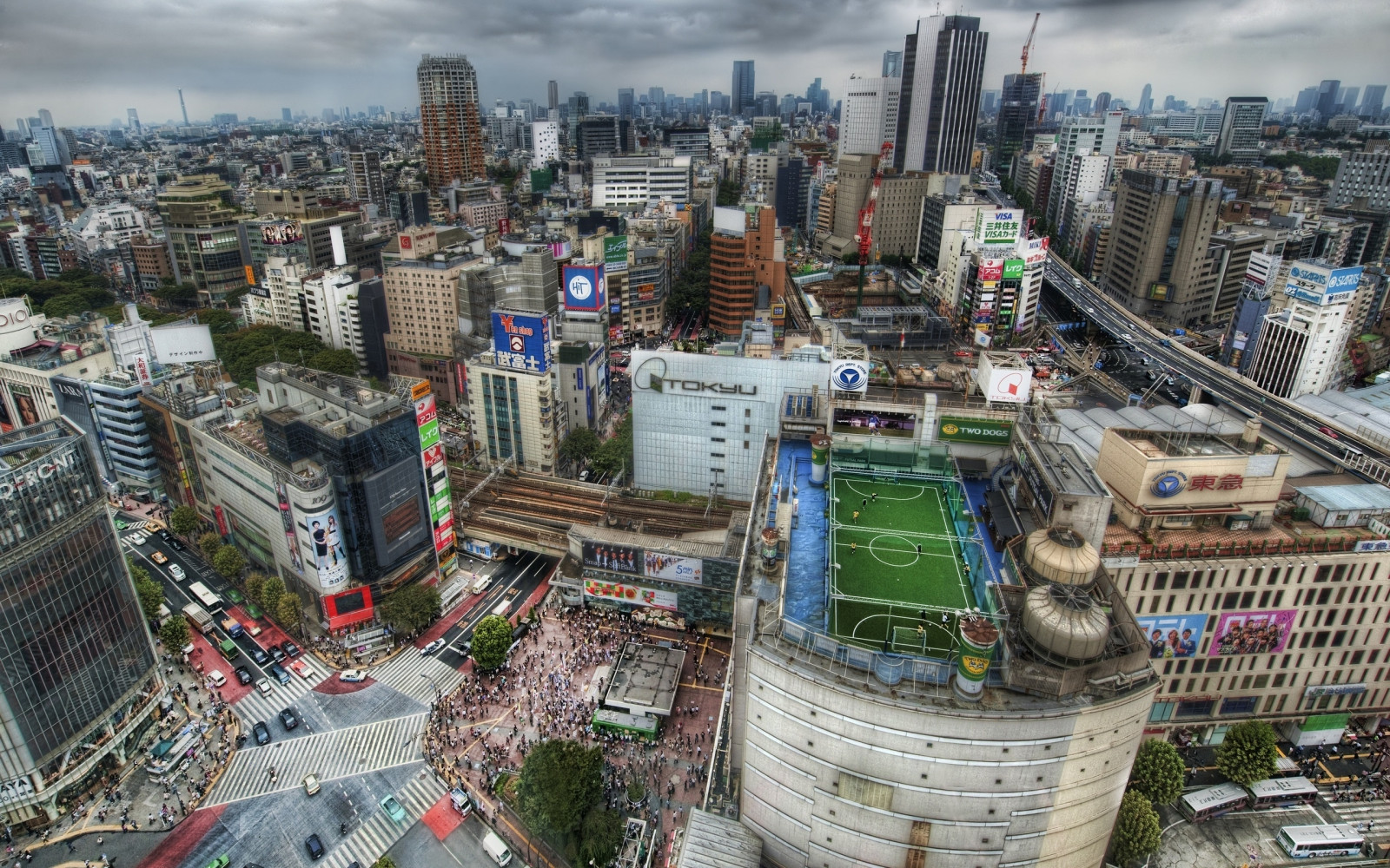 tokyo_house_football_metropolis_field_people_roofs_crowds-744835.jpg!d