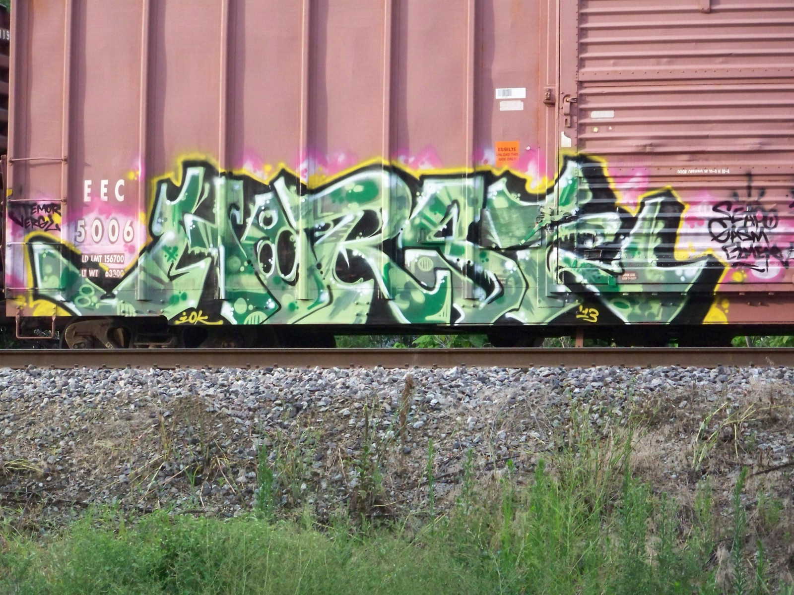 vozidlo, stěna, vlak, zelená, lavice, grafiti, pouliční umění, nástěnná malba, UMĚNÍ, dráha, náklad, železniční doprava, kolejová vozidla, železniční vůz, ld