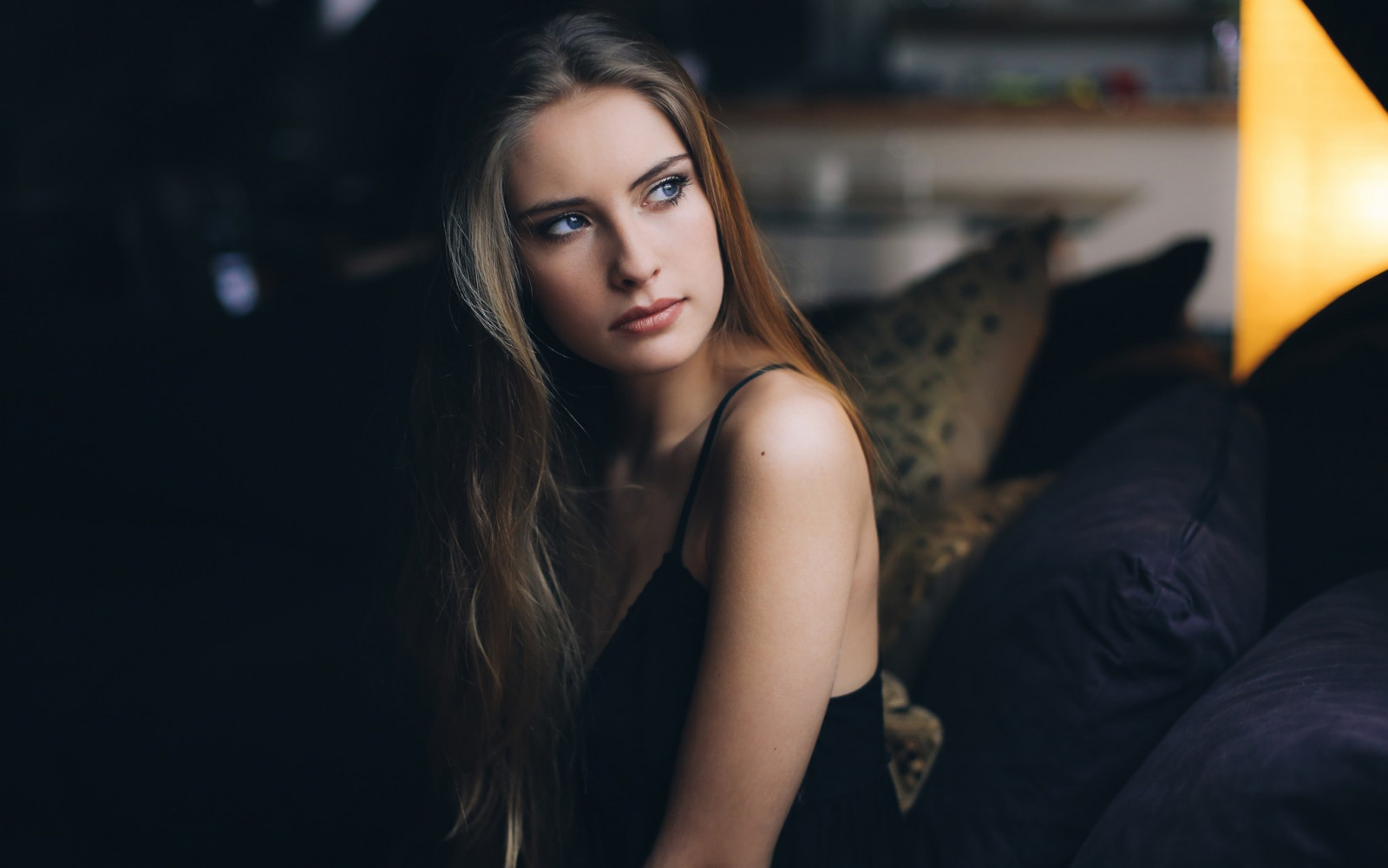 tvář, Černá, ženy, model, portrét, blondýnka, dlouhé vlasy, fotografování, šaty, móda, Camille Rochette, David Olkarny, Osoba, supermodelka, dívka, krása, oko, žena, dáma, fotografie, tma, portrétní fotografie, focení, hnědé vlasy, umění model
