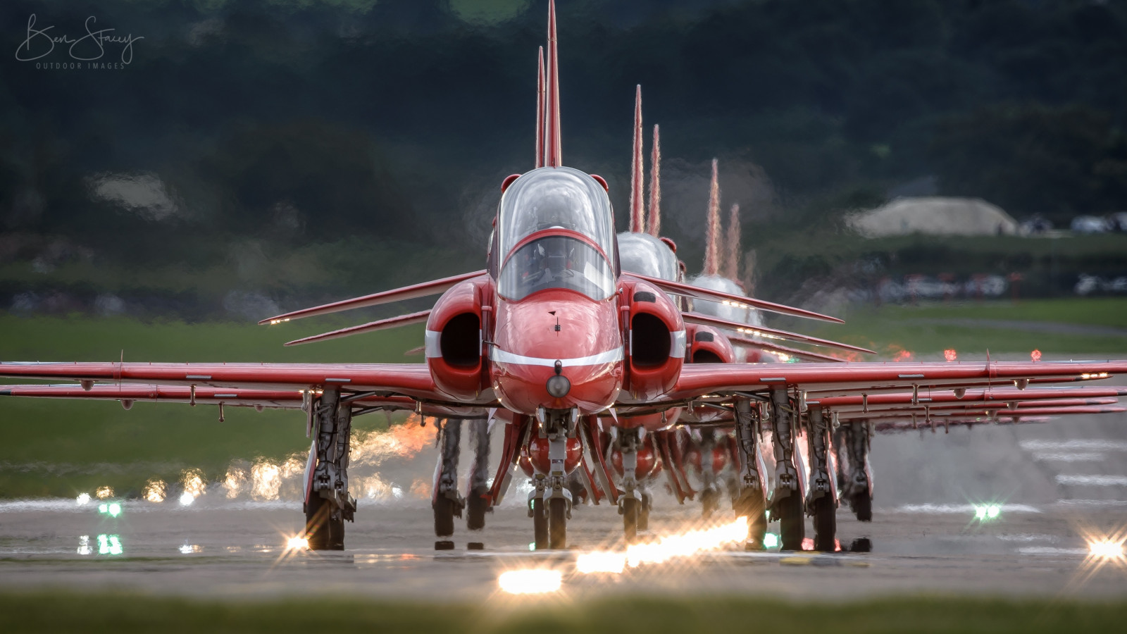 Hintergrundbilder : Fahrzeug, rot, Flugzeug, Red arrows 3000x1688
