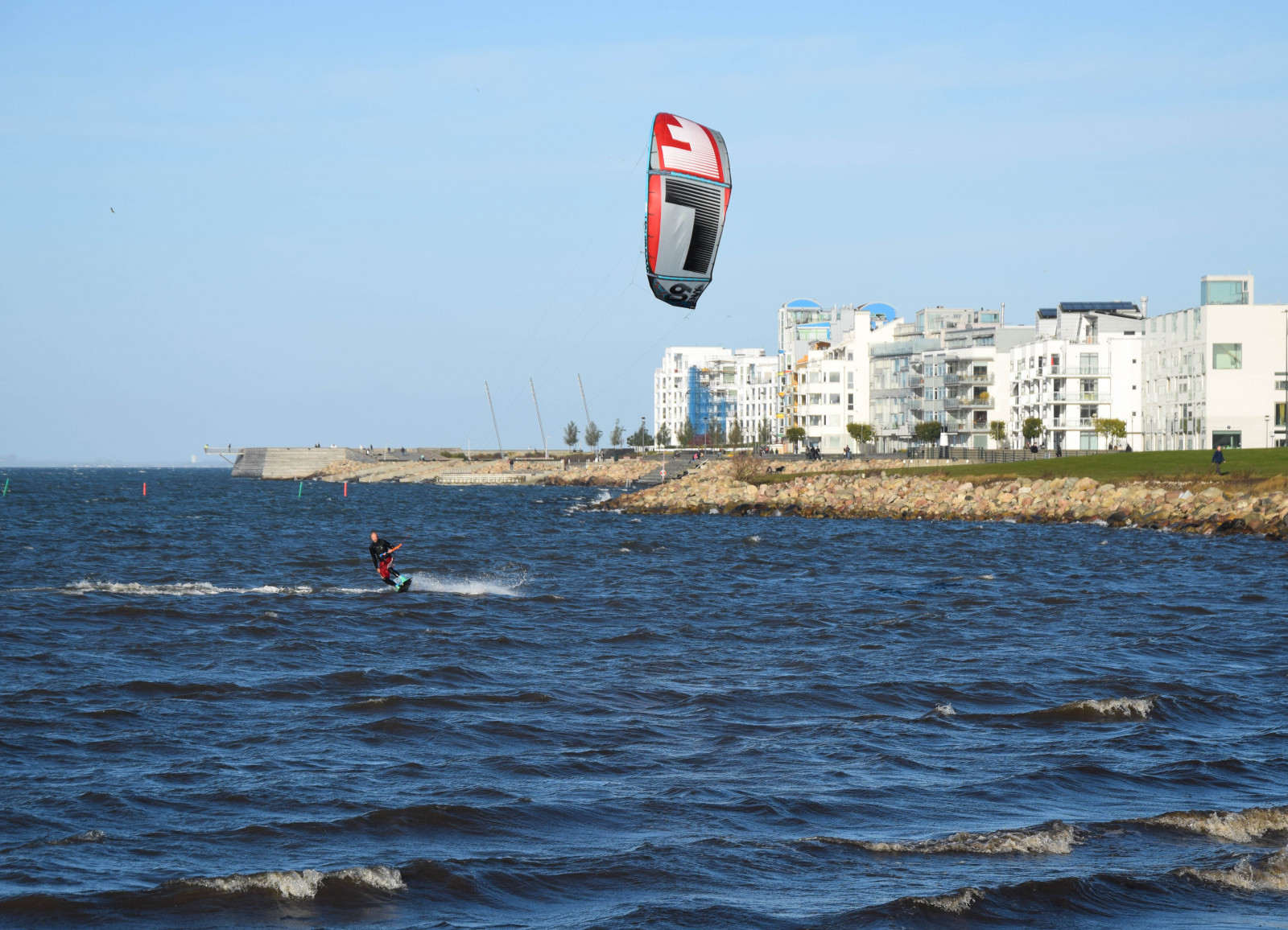 sport, hav, vand, strand, kyst, vind, Sverige, Legetøj, windsurfing, surfing, glente, sejlads, uddannelse, Sverige, kitesurfing, efterår, udendørs, ocean, bølge, sk nel n, SE, Ribersborg, Ribban, resund, streng, malmø, ribersborgskallbadhus, surfbræt, vind-bølge, ekstrem sport, surfing udstyr og forsyninger, glidesport, vandsport, individuelle sportsgrene, overflade vandsport, windsports, kite sport