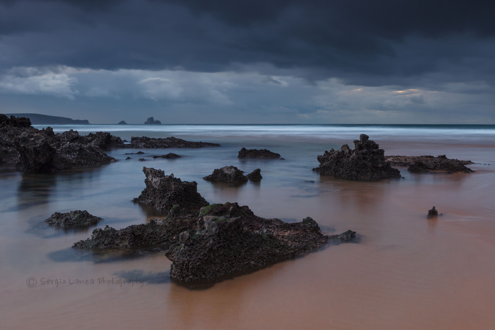 krajina, podzim, západ slunce, moře, voda, Skála, pobřeží, písek, odraz, nebe, pláž, uklidnit, večer, pobřeží, Kánon, filtr, Španělsko, horizont, skály, Evropa, soumrak, listopad, 2013, Soumrak, Europa, Průhled, cantabria, longexposure, mrak, 5dmarkii, podzim, bluehour, Pohled, svítání, oceán, vlna, mar, playa, atardecer, slapy, ostrůvek, plage, costy, marea, Filtro, oceano, canoneos5dmarkii, exposici nlarga, puestadesol, autumn2013, závětří, leefilters, Rocas, espana, Atlantický oceán, tělo z vody, mořská vlna, horaazul, meteorologický jev, Noviembre, marcant BRICO, mys, november2013, Liencres, valdearenas, canonef2470f28l, canon2470, canonef2470, anochecer, Otono, oceanoatlantico, podzim 2013, costaquebrada, playadevaldearenas, leend0609, oto o2013, noviembre2013, coastal and oceanic landforms