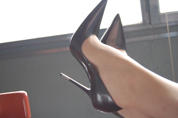 glasses,glass,heels,high,hand,finger