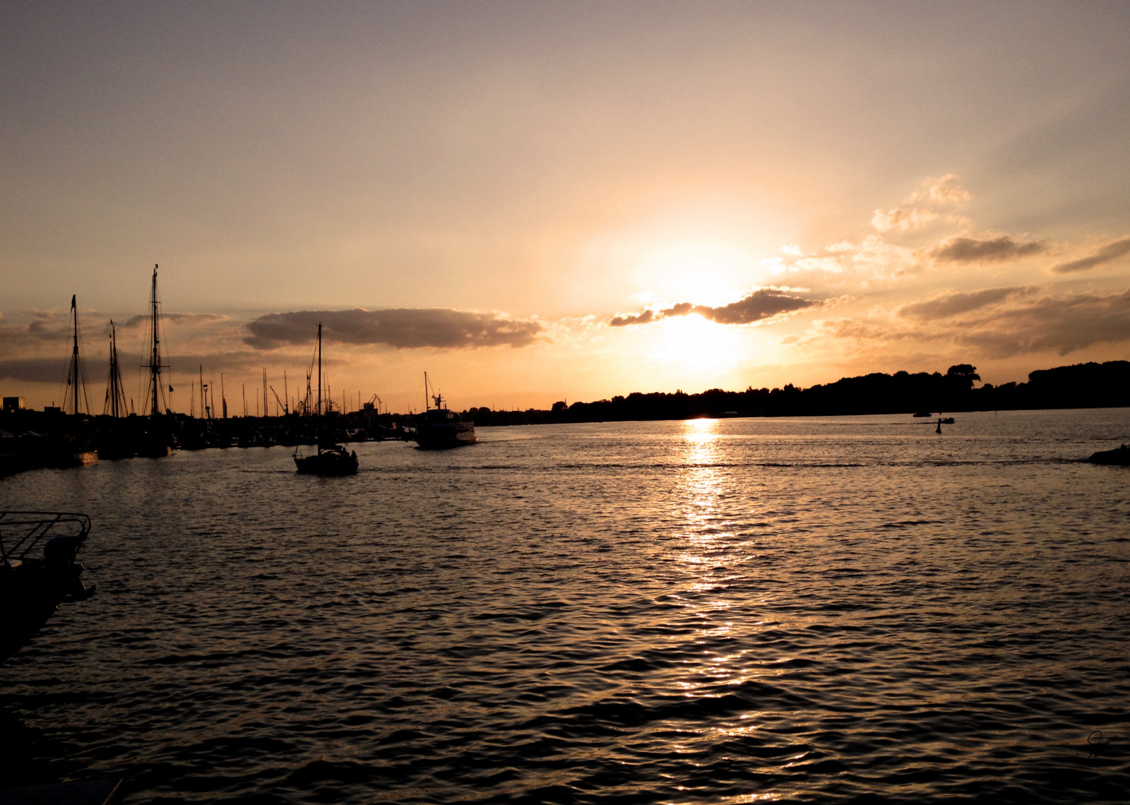 slunečnímu záření, krajina, západ slunce, moře, jezero, voda, pobřeží, odraz, nebe, svítání, uklidnit, večer, ráno, řeka, slunce, přístav, horizont, iPhone, dok, soumrak, mrak, svítání, oceán, přístav, zrcadlení, Rostock, jezero, vodní, odlesk, hansesail, rostockwarnem NDE, podkroví, sýpka, Varování, Hansestadtrostock