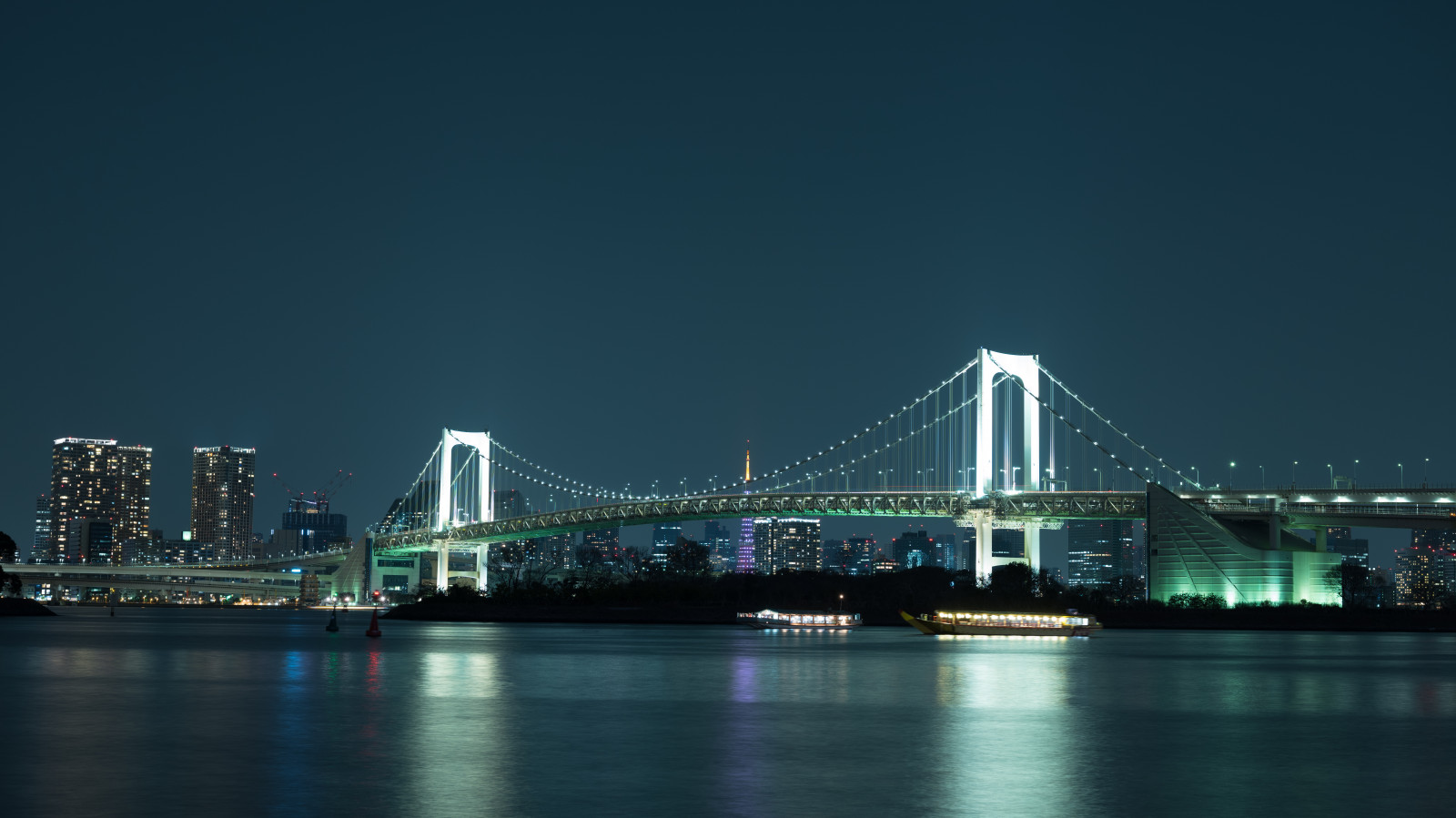 Japonsko, město, panoráma města, noc, architektura, odraz, panoráma, mrakodrap, večer, věž, most, horizont, soumrak, metropole, Tokio, Fujifilm, jp, osvětlené, osvětlení, fuji, Fujinon, gf, gf63mm, gf63mmf28rwr, gfx, gfx50s, mezník, Daiba, Odaiba, duhový most, tokyobay, Tokyo Tower, Metropolitní oblast, lidské osídlení, nonbuilding struktura, kabel vydržel most