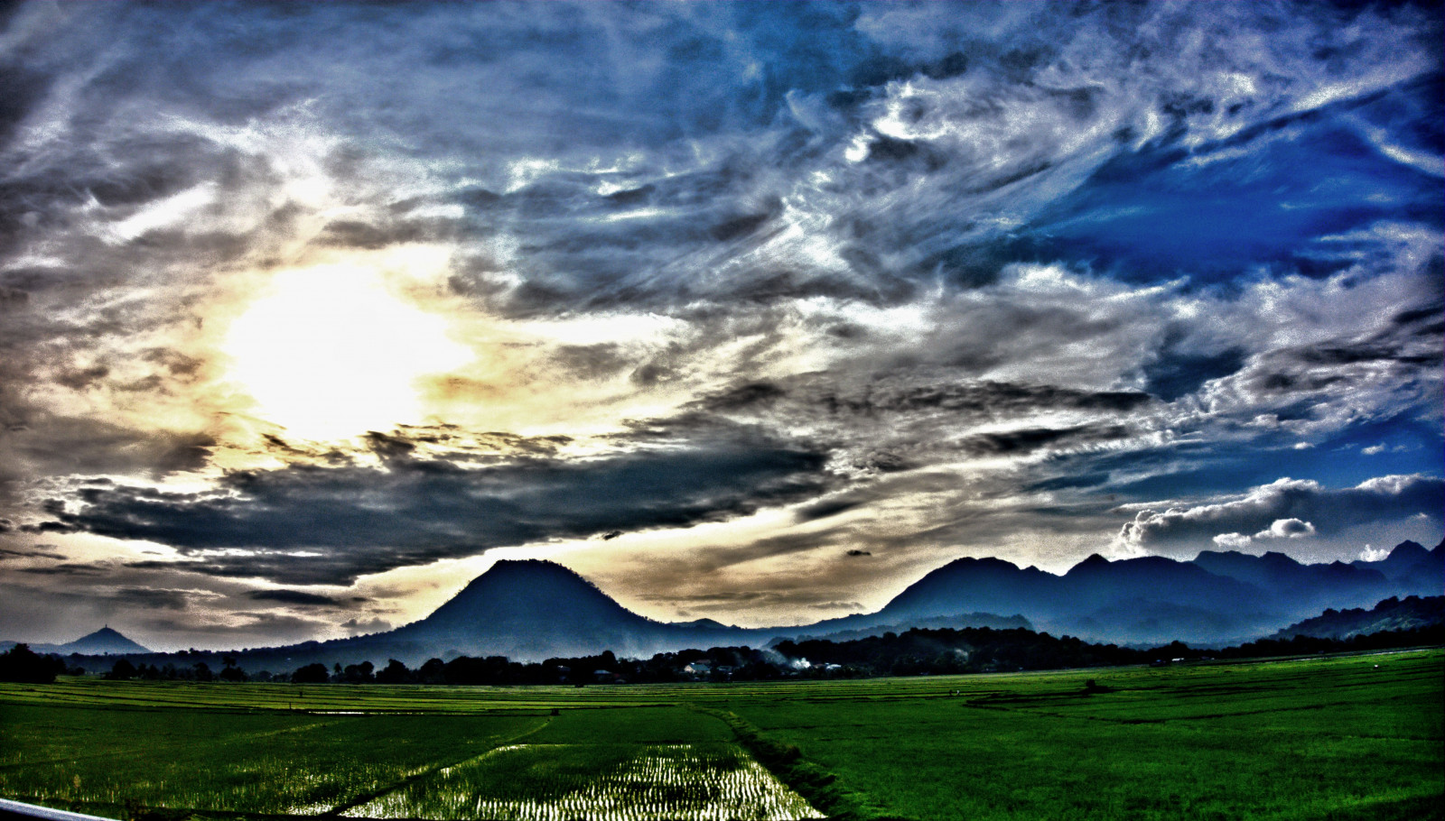 แสงแดด, ต้นไม้, แนวนอน, ภูเขา, เนินเขา, ธรรมชาติ, หญ้า, ท้องฟ้า, เมฆ, ตอนเย็น, เช้า, ดวงอาทิตย์, ภูเขาไฟ, ขอบฟ้า, ร้อน, บรรยากาศ, ฟิลิปปินส์, mount scenery, ข้าว, เมฆ, ภูเขา, รุ่งอรุณ, ทุ่งหญ้า, skyscape, ที่ดิน, เขตร้อน, flickrsfinestimages1, กลางวัน, thephotographyblog, ไฮแลนด์, วอลล์เปเปอร์คอมพิวเตอร์, บรรยากาศของโลก, เทือกเขา, ปรากฏการณ์ทางอุตุนิยมวิทยา, ลดลง, Cumulus, เกาะเขตร้อน, ปรากฏการณ์, ลูซอน, นาข้าว, ricepaddy, ricepaddies