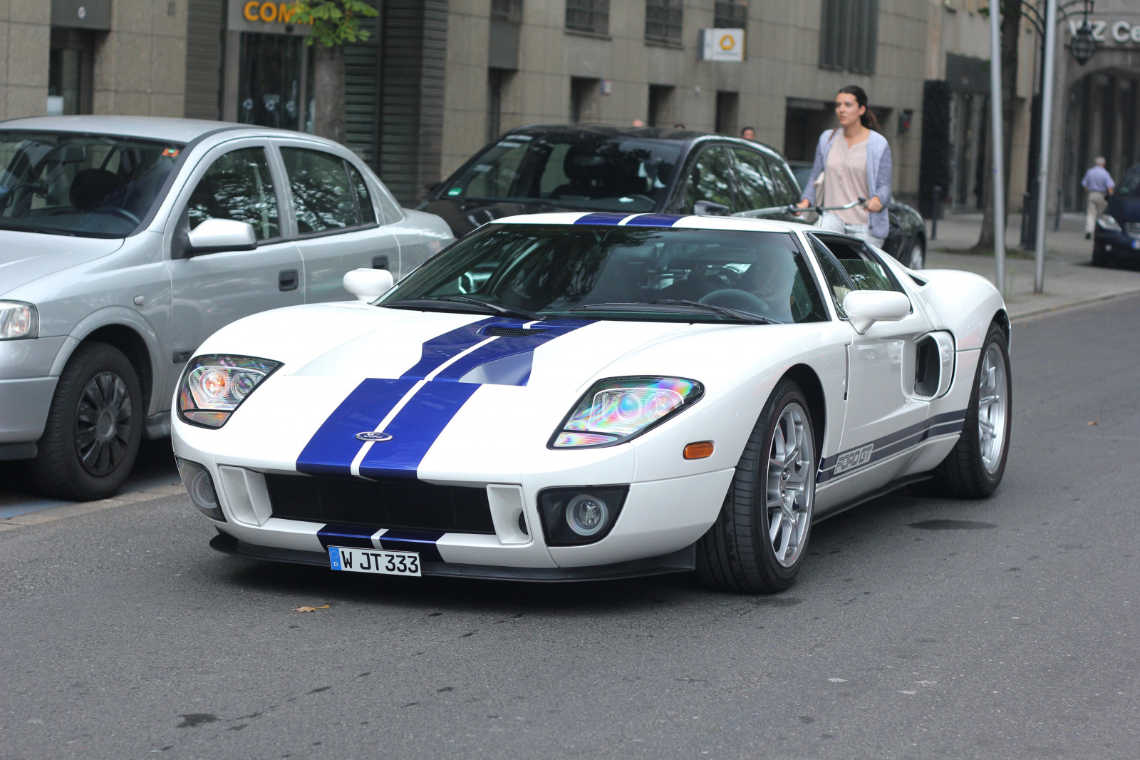 ulice, město, modrý, světlo, bílý, Dům, budova, cars, Brod, okno, auto, kolo, Kánon, Německo, symbol, deutschland, fotografování, eos, 50mm, světla, pěkný, automobil, řidičský, Napájení, provoz, Spiegel, parkoviště, kola, automotive, americký, pohledy, nRW, GT, blau, oblíbený, Dusseldorf, Soe, EFS, superauto, V8, AWD, Fwd, vyčerpat, sportovní auto, rušič vztlaku, sportscars, koňská síla, Supercars, Facebook, Hoya, 135mm, fordgt, automobil, reifen, Weis, RWD, Felge, FELGEN, polarizace, Pferdest rken, 18135 mm, Hypercar, 60d, worldcars, Hyperauta, Pferdest rke, 18mp, eos60d, Výkresy, 98fotografie