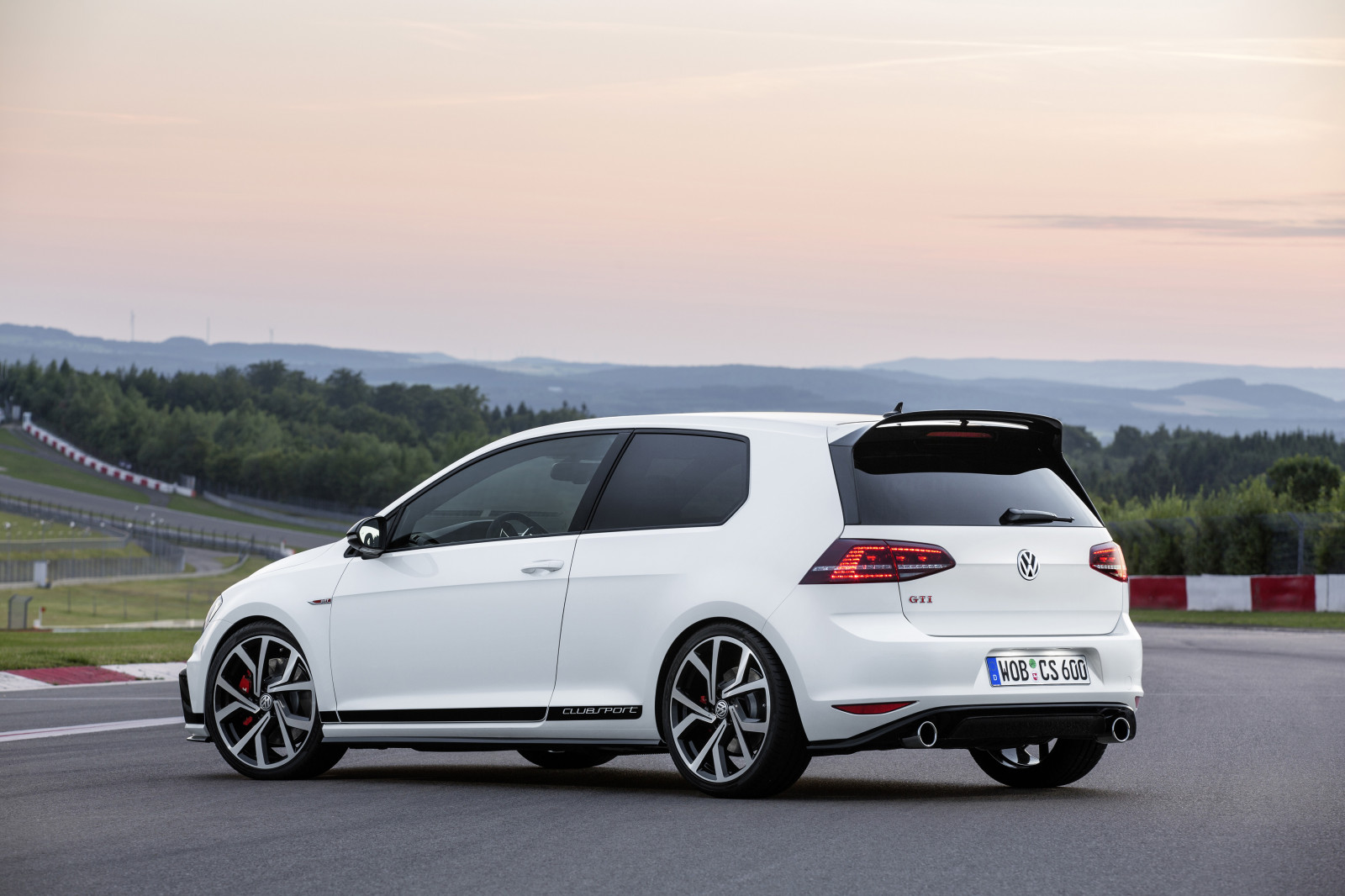 auto, vozidlo, Volkswagen, Volkswagen Golf, netcarshow, netcar, obrázky vozidel, photo auto, 2017, kolo, Golf VI GTI Edition 40 Clubsport, pozemní vozidla, automobilového designu, automobilový exteriér, automobil make, luxusní vůz, rodinný vůz, nárazník, výkonné auto, městské auto, hatchback, volkswagen GTI, Volkswagen Golf MK6