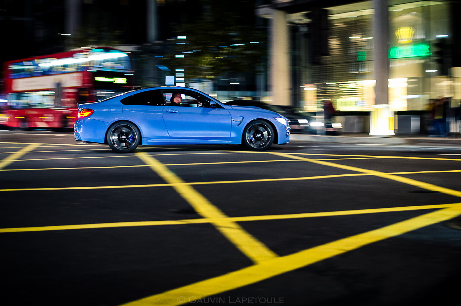 Londýn, noc, auto, BMW, vozidlo, modrý, Nikon, sportovní auto, Rolex, kupé, M4, řidičský, biturbo, rýžování, YAS, Marina, M3, autobus, D7000, superauto, sigma, turbo, 30mm, pozemní vozidla, automobilového designu, automobil make, luxusní vůz, závodiště, v6, soubor, beamer, bm, knightbridge