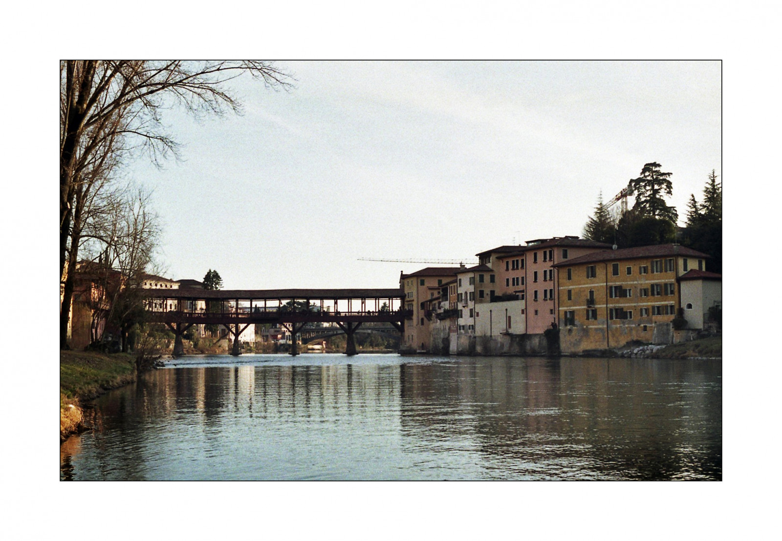 krajina, jezero, voda, odraz, nebe, Fotoaparát, nádrž, most, řeka, město, objektiv, kanál, rozvoj, 35MM, Reflex, Arzenál, negativní, Kiev, majetek, Epson, barva, strom, fuji, film, sovětský, 250, 24x36, C41, fiume, prošlý, fasáda, 135, sLR, formát, analogový, kompaktní, my, bayou, colore, lodi, vodní, tělo z vody, vlastnictví, nemovitost, pellicola, sovietlens, analogica, allaperto, domácí výroba, ttl, Ukranian, pro400h, V600, na palubě, negativo, sovietcamera, ap, Tetenal, bassanodelgrappa, analogicait, Brenta, vodní zdroje, Domácí zvířata, Světelný indikátor, Scaduta, Argentica, 19m, Arsath, Nikonbayonet, Colortec, 30 c, Pontedeglialpini, Fsu, Kiev19m