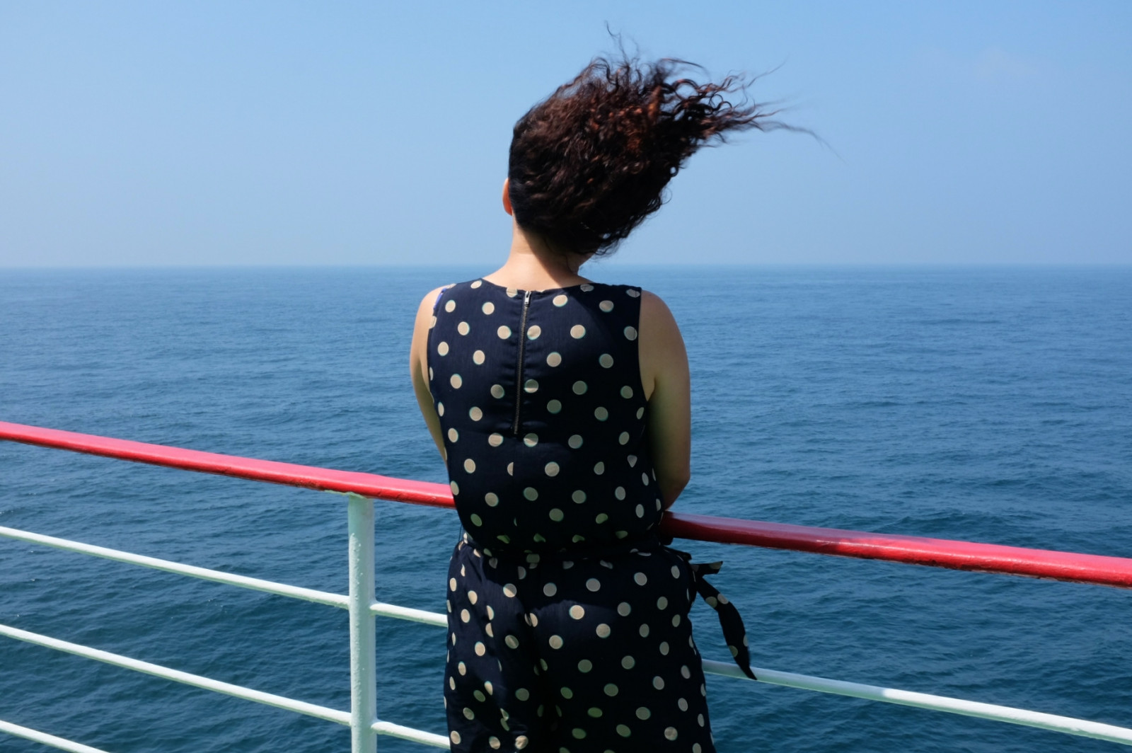 APF, FPV, sic, streetphotography, vlasy, chlupatý, vítr, moře, loď, Červené, modrý, bílý, čáry, dívka, horizont, oceán, loď, šaty, Chujamyeon, Jeju, Jižní Korea, Korea, sal, WSP, IIo, Drl, Tsp, EGR, fab, ELR, ČEP, VOG, GCM, isp, shm, SSK, usp, x2, Srxiiv, Y2, oko, spe, guma, 18