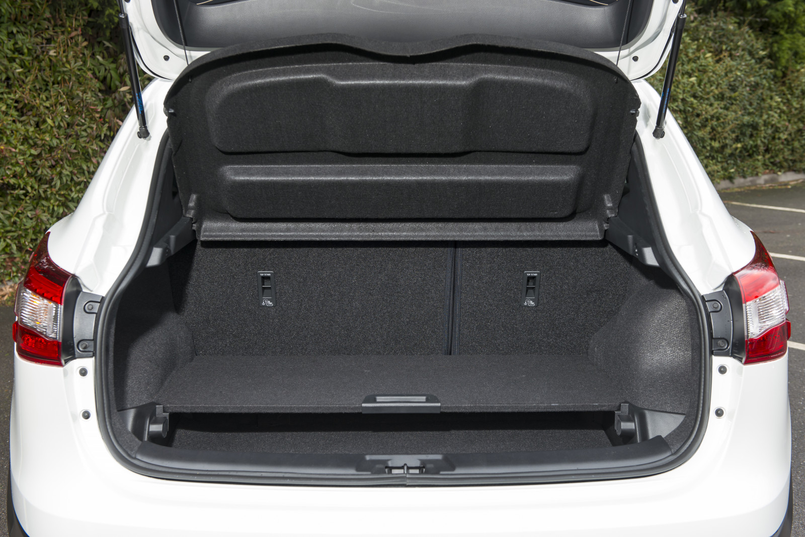 รถ, ยานพาหนะ, Nissan, ฟอร์ด, 2015, ซีดาน, netcarshow, netcar, ภาพรถยนต์, ภาพรถ, Qashqai 1 5 รุ่น dCi UK, ยานพาหนะบก, ภายนอกยานยนต์, รถยนต์ทำ, รถครอบครัว, กันชน, รถกะทัดรัด, กีฬายูทิลิตี้รถ, hatchback, supermini, ที่นั่ง altea