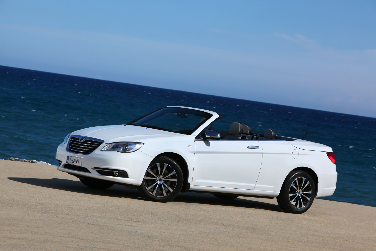 кола, превозно средство, Chrysler, 2013, сгъваем, лимузина, netcarshow, netcar, автомобили изображения, кола снимка, колело, Lancia, Флавия, наземни превозни средства, автомобилния дизайн, автомобилна марка, луксозен автомобил, семеен автомобил, лична луксозна кола, изпълнителен кола, средна по големина кола, BMW 6 серия