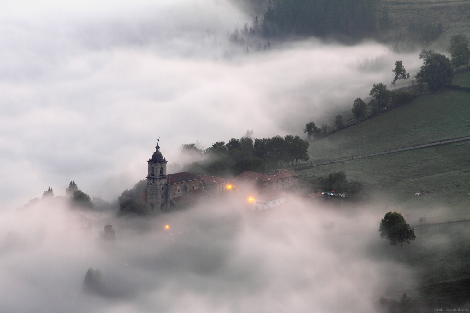 krajina, kopec, nebe, kouř, ráno, mlha, Kánon, atmosféra, údolí, mrak, strom, mlha, hora, svítání, Fogg, Euskadi, egunsentia, euskalherria, canonikos, geologický fenomén, pohoří, meteorologický jev, jev, Alava, Arana, Aramaio, Aramaiona, Behelainoa