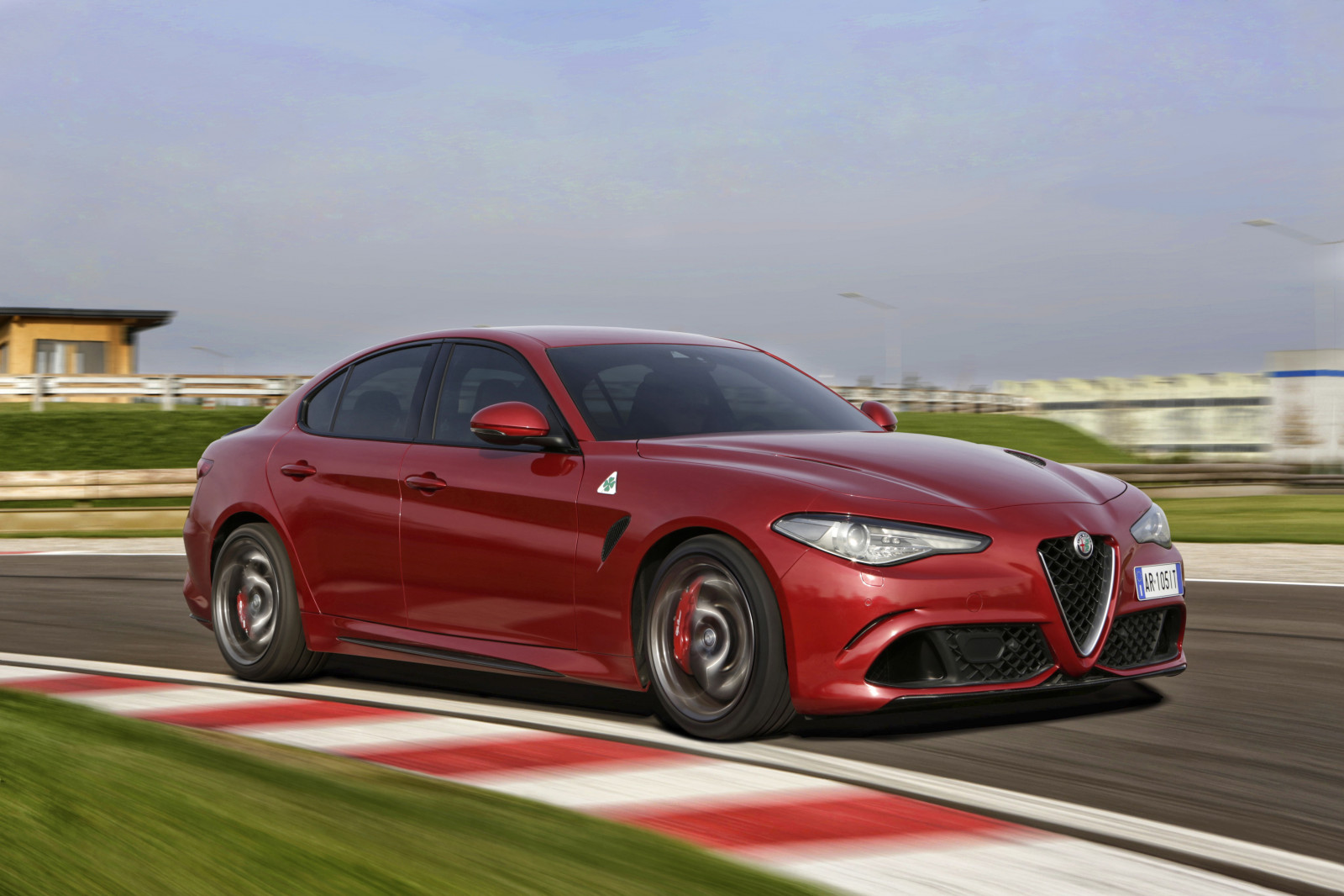 bil, BMW, køretøj, sportsvogn, alfa Romeo, ydeevne bil, Sedan, netcarshow, netcar, bil billeder, bil foto, 2016, Giulia Quadrifoglio, hjul, superbil, jord køretøj, bildesign, automotive exterior, bil make, luksus køretøj, familie bil, personlig luksus bil, udøvende bil, sportssedan
