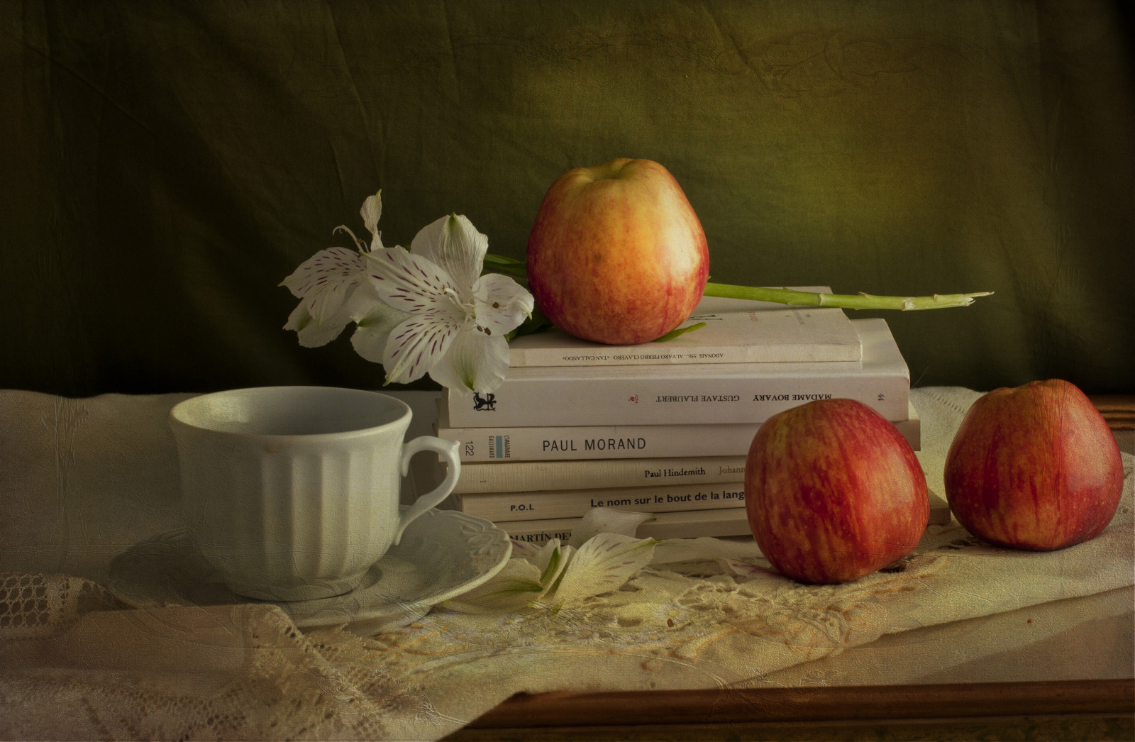malování, květiny, umělecká díla, knihy, ovoce, jablka, napít se, Broskev, Nikon, čaj, pohár, 2013, čas na čaj, jablko, prozkoumat, flores, te, stálý život, D300, stálý život, zátiší fotografování, deska stolu, Bodegon, libros, naturemorte, manzanas