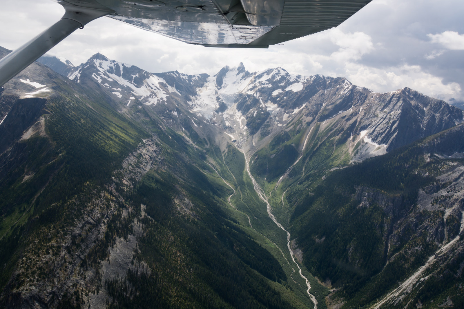 British Columbia, avanti Cristo, Canada, rockies, roccioso, montagne Rocciose, montagna, montagne, picchi, ovest, occidentale, costa ovest, sbarcare, paesaggio, albero, alberi, cielo, nube, nuvole, cessna, 172, C172, Cessna172, aereo, aereo, aviazione, aereo, aereo, ala, bensenior, nikond7100, Nikon, D7100
