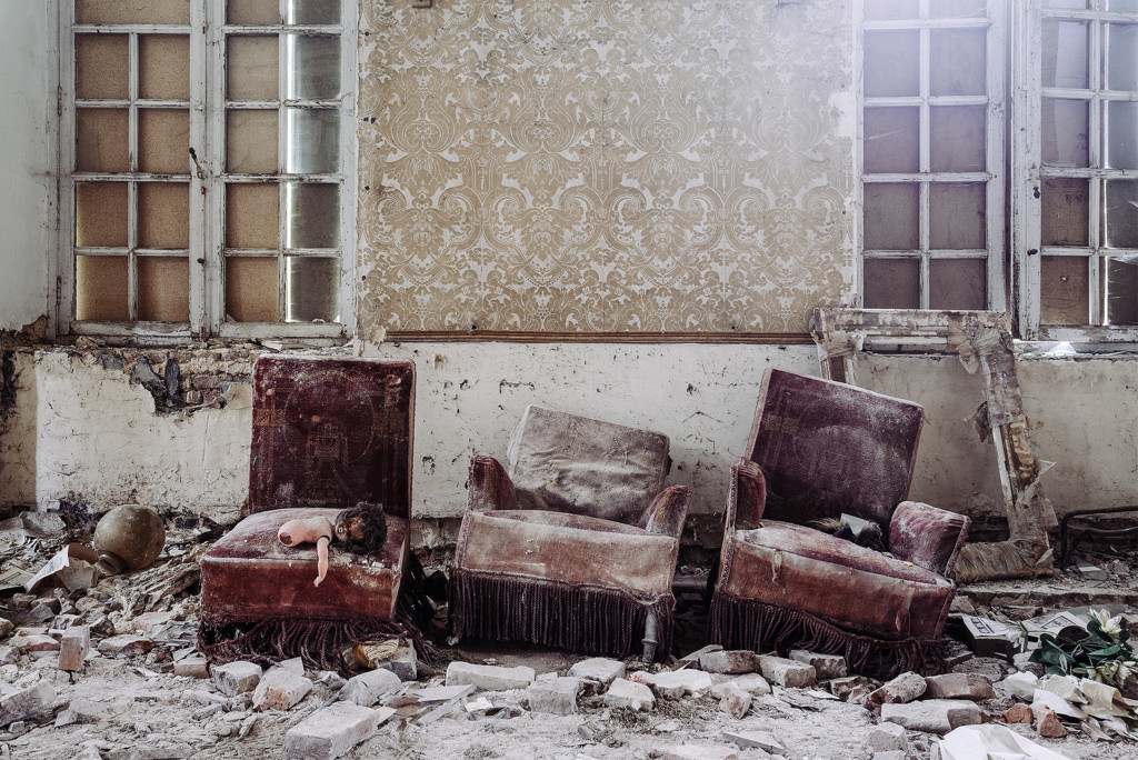 okno, opuštěný, stěna, Dům, židle, rez, rozklad, panenka, urbex, vila, fasáda, trůny, suť, abbandono, decadenza, Sedia, Poltrona, Bambola