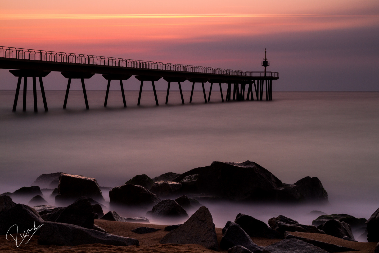 západ slunce, moře, voda, pobřeží, nebe, kameny, svítání, uklidnit, večer, ráno, pobřeží, Kánon, horizont, atmosféra, molo, soumrak, Barcelona, Katalánsko, Catalunya, mrak, 24105, svítání, oceán, mar, agua, pont, canon7d, 1022, Piedras, pontdelpetroli, odlesk, červená obloha v dopoledních hodinách, Aigua, BCN, Cataluna, Badalona, PETROLI, canonistas, bpp, barcelonaphotoproject, Pedres, fixed link