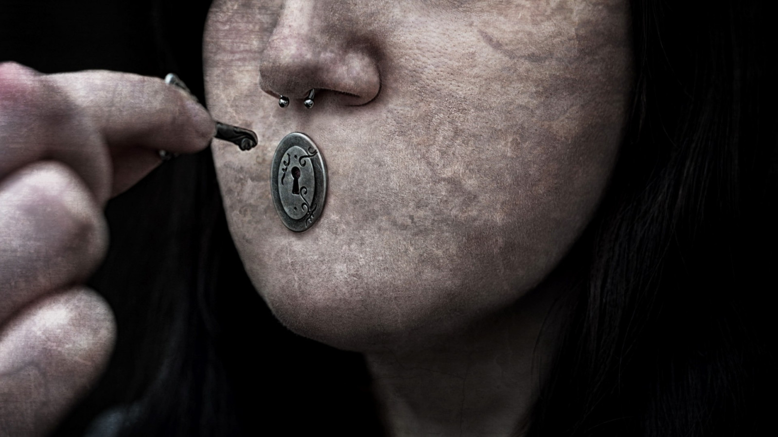 tvář, Černá, digitální umění, černobílý, portrét, fotografování, klávesy, pusa, nos, kůže, hlava, lhát, oko, ruka, tma, smysl, sval, paže, hruď, ucho, Lidské tělo, orgán, zblízka