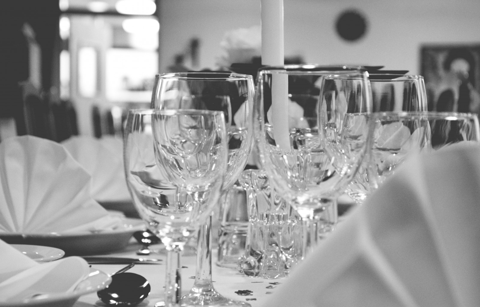 bílý, černobílý, květiny, brýle, víno, sklenka, restaurace, světlo, svíčka, svatba, večeře, tableset, Černý a bílý, monochromatické fotografování, Sklenice, sklenice na víno, sklenic