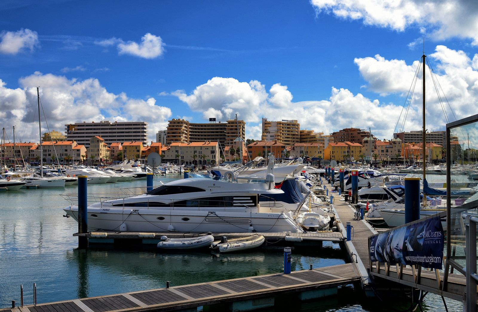 loď, moře, město, panoráma města, architektura, voda, budova, odraz, nebe, mraky, pobřeží, přístav, dok, jachta, Portugalsko, pohled, Společenství, Marina, mrak, zakalený, den, , lodě, přístav, plavidlo, jižní, turista, kanál, lodičky, doky, prohlížení památek, destinace, pobřežní, algarve, osobní loď, luxusní jachtu, Quarteira, Harbout, water transportation