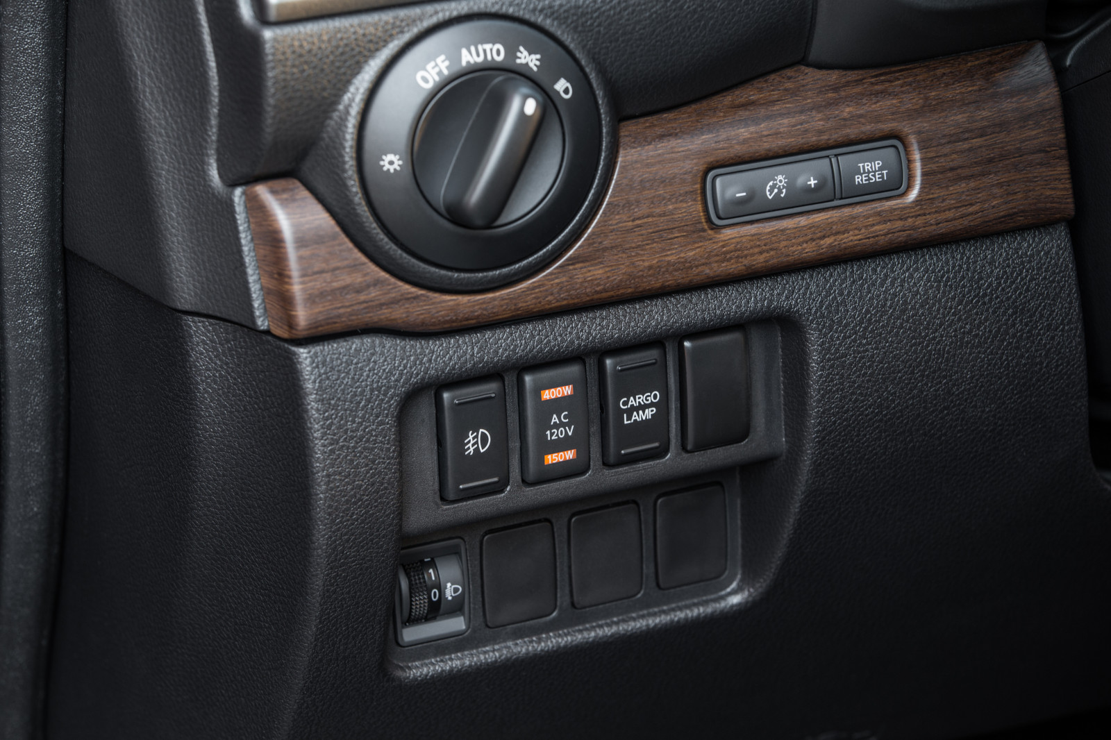 auto, BMW, vozidlo, Nissan, volant, limuzína, netcarshow, netcar, obrázky vozidel, photo auto, 2017, Titan Crew Cab, pozemní vozidla, automobilový exteriér, automobil make, luxusní vůz, rodinný vůz, kompaktní vůz, výkonné auto, sportovní sedan, sportovní užitkové vozidlo, střední velikost auta