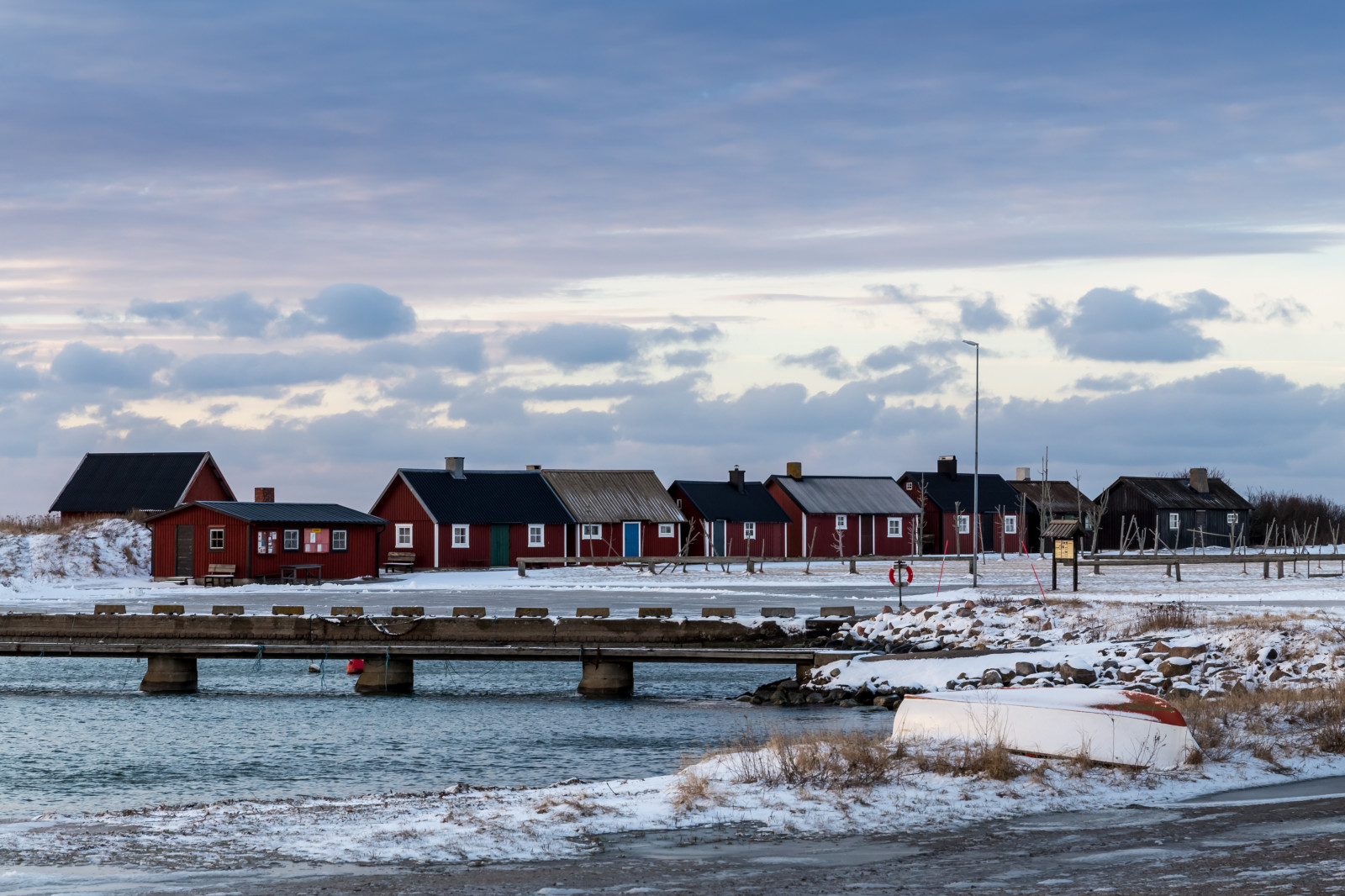 loď, moře, záliv, voda, pobřeží, sníh, zima, vozidlo, pláž, pobřeží, řeka, přístav, molo, Švédsko, dok, dovolená, mrak, oceán, vlna, se, domy, Gotland, vodní, tělo z vody, gotlandsl n, fishinghuts
