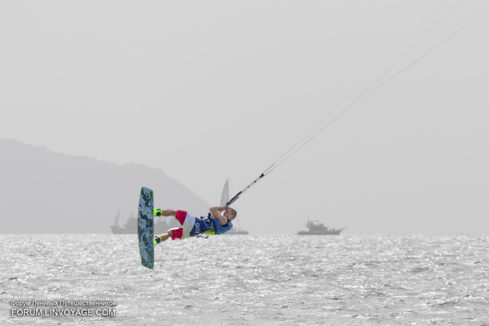 sportovní, lidé, bílý, Černá, loď, sport, moře, voda, vozidlo, vítr, Hračka, Thajsko, papírový drak, Létat, Let, kitesurfing, Černý a bílý, venkovní, Černá bílá, oceán, kiteboarding, skok, phuket, phuketphotographernet, forumlinvoyagecom, křídlo, httpforumlinvoyagecom, padák, extrémní sport, vodní sport, individuální sporty, povrchové vodní sporty, Windsports, kite sporty