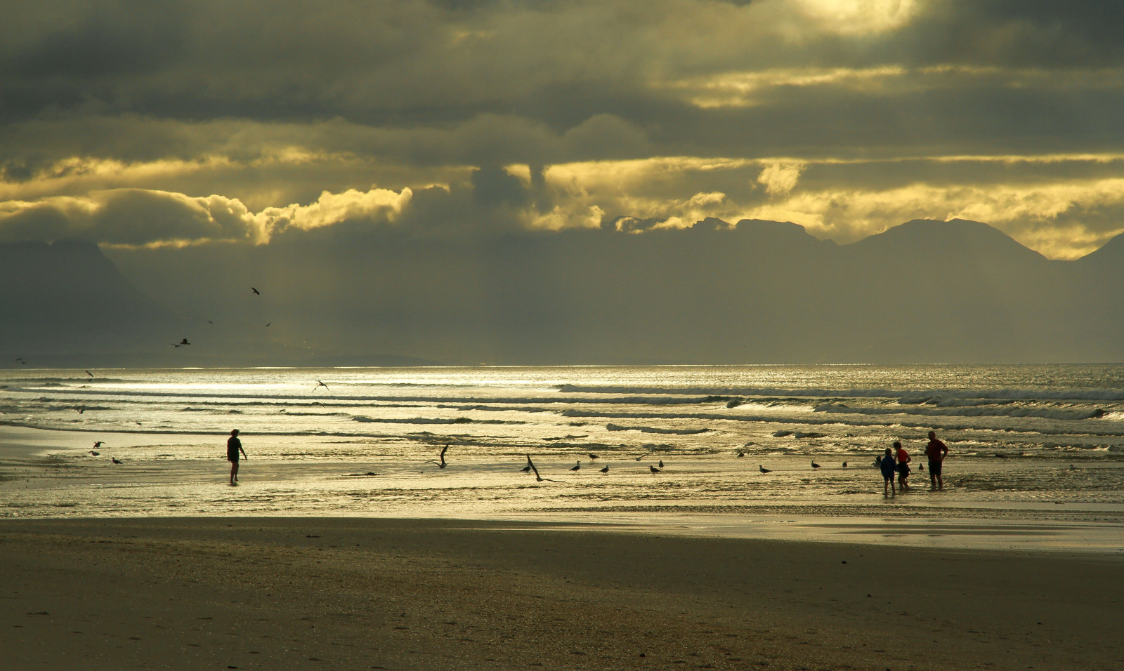 slunečnímu záření, krajina, západ slunce, moře, voda, pobřeží, písek, nebe, mraky, pláž, svítání, uklidnit, večer, ráno, pobřeží, slunce, horizont, atmosféra, soumrak, světlo, mrak, svítání, oceán, siluety, vlna, slapy, eos7d, tělo z vody, mořská vlna, Kapské město, meteorologický jev, mělčina při ústí řeky, falsebay, Muizenberg, coastal and oceanic landforms