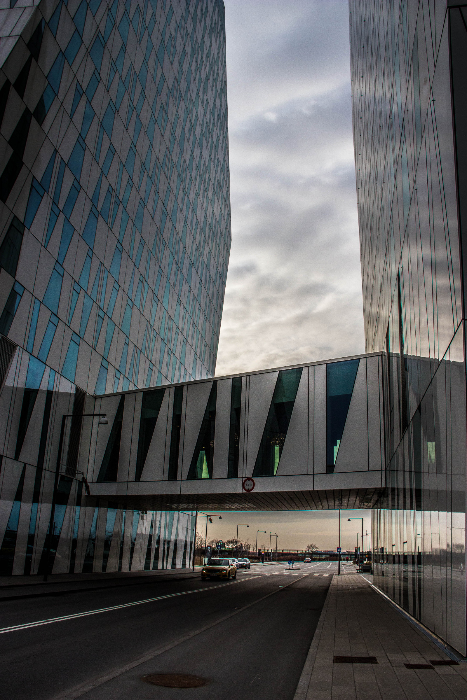 architektura, budova, odraz, symetrie, hotel, mrakodrap, Dánsko, Kodaň, centrum, architektura, byggnad, Danmark, k penhamn, é, tvar, čára, bellasky, kopenhavn, mezník, profesionální, fasáda, hlavní sídlo, urban area, Metropolitní oblast, panelový dům