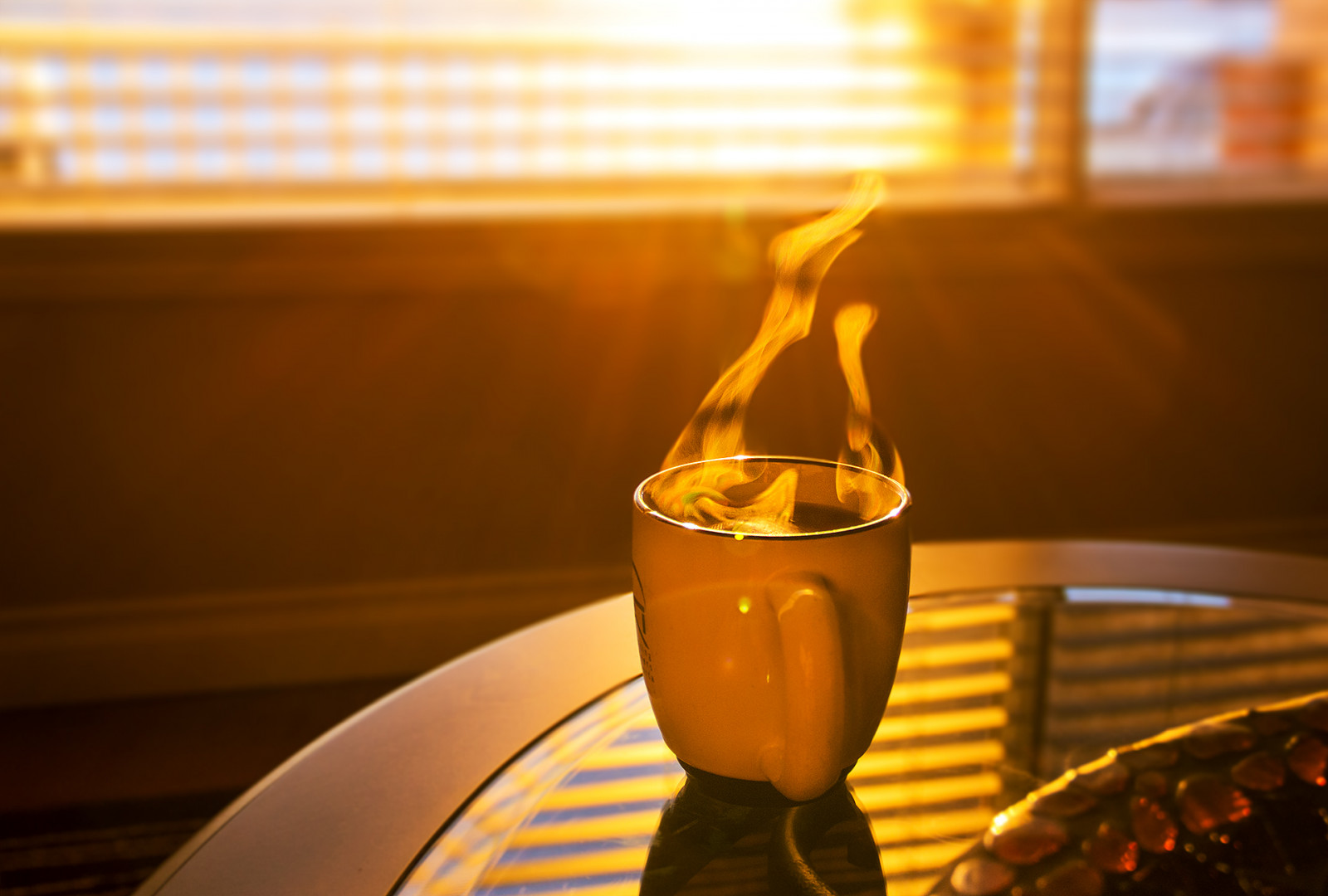 luce del sole, finestra, riflessione, tavolo, Alba, giallo, caffè, bere, mattina, tè, tazza, bagliore, rinfrescante, leggero, d'oro, vapore, presto, ora d'oro, caldo, Sunglow, svegliati, Moesphotohobby, Moeali, tè verde