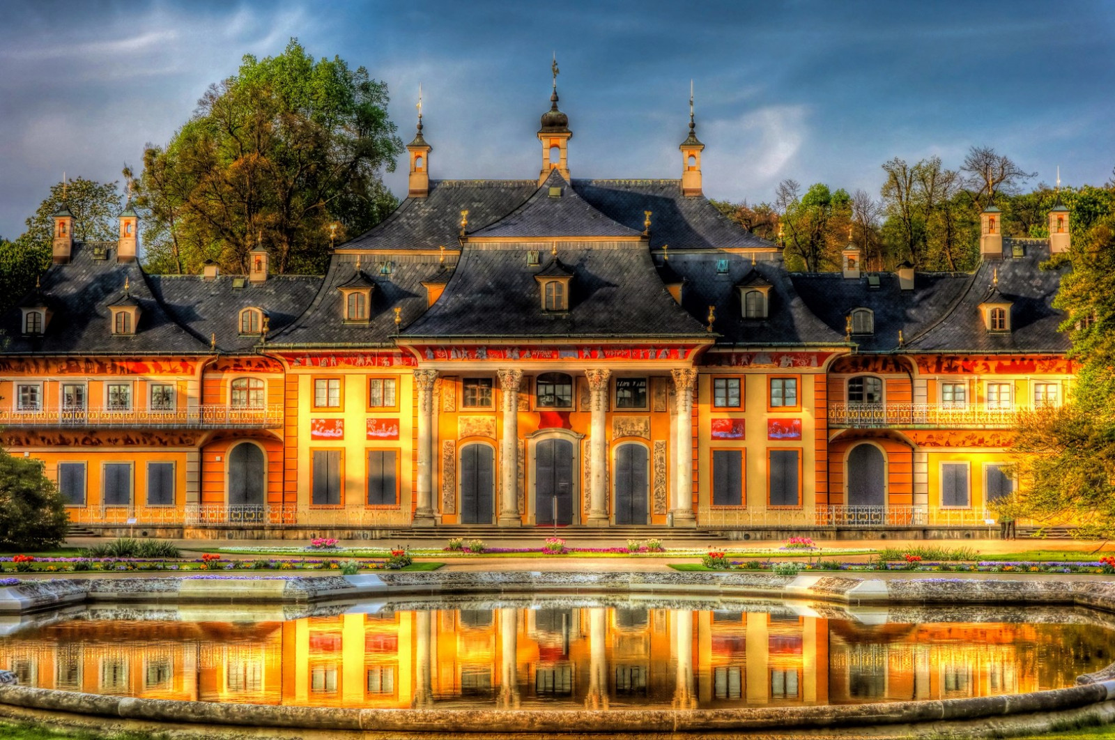 krajina, Photoshop, zahrada, město, architektura, voda, Příroda, budova, odraz, nebe, park, Dům, Cestovní ruch, večer, hrad, Německo, řeka, HDR, Prvky, Sony, jaro, Drážďany, Labe, kultura, palác, zámek, Sasko, majetek, strom, 3XP, detail, deutschland, RX100, Topas, bazén, mezník, panské sídlo, cybershot, Photomatix, fasáda, sachsen, tonemapped, DXO, turistická atrakce, počítač tapeta, historické místo, vodní prvek, laboratoře, schloss, vznešený domov, Pillnitz, schlosspillnitz, baroquegarden, upperpalace, national trust for places of historic interest or natural beauty