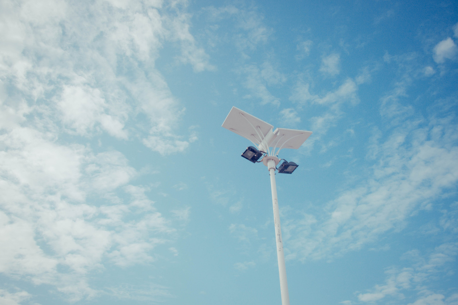 světla, nebe, vozidlo, letoun, modrý, vítr, Hračka, Let, mrak, letectví, stožár, křídlo, 5184x3456 px, Atmosféra Země