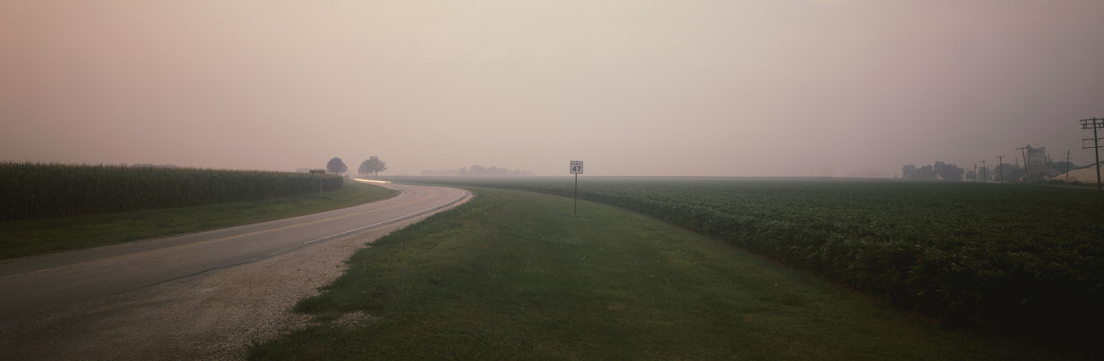 slunečnímu záření, krajina, kopec, silnice, svítání, večer, ráno, mlha, horizont, atmosféra, Dálnice, soumrak, opar, infrastruktura, mrak, mlha, počasí, svítání, atmosférický jev, Atmosféra Země, mrholení, road trip