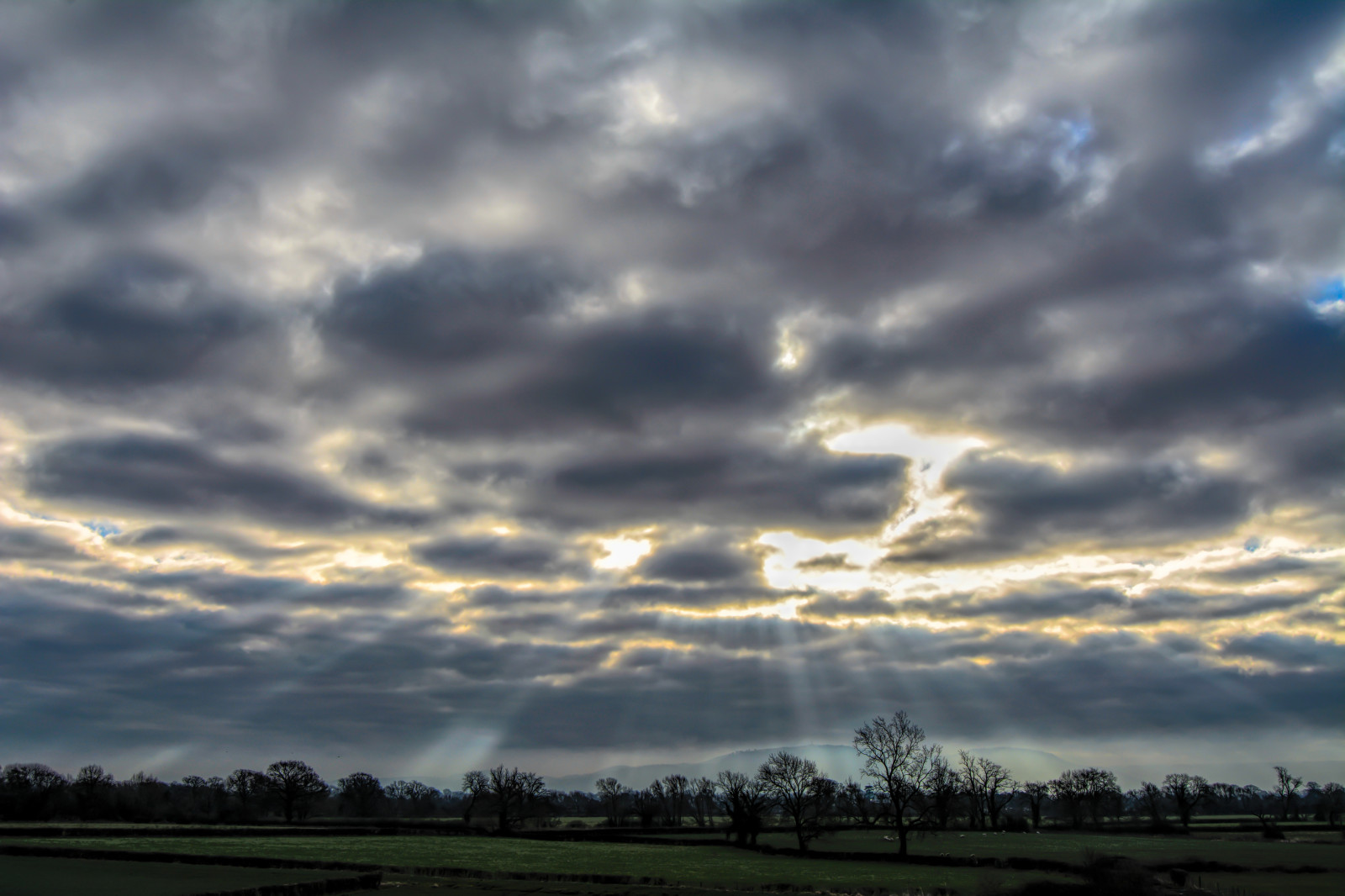 nebe, počasí, mraky, Nikon, nebe, zakalený, atmosféra, paprsky, waterdroplets, Sluneční paprsek, ledové krystaly, cloudscapes, crepuscularrays, atmosphericoptic, D7100, nikonafsdxzoomnikkor1855mmf3556gedii, cloudsstormssunsetssunrises, Cracksarebeingtoshow