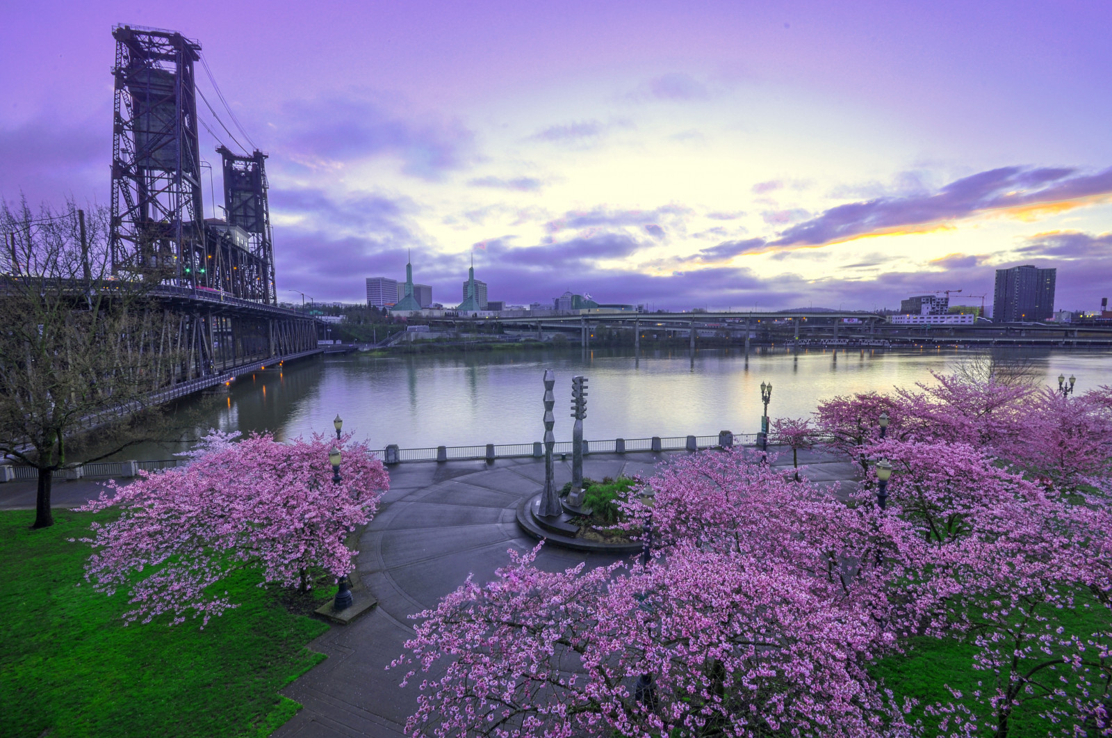 odraz, mezník, vodní, nebe, nachový, květ, svítání, panoráma města, město, voda, ráno, panoráma, večer, soumrak, řeka, rostlina, jaro, mrakodrap, banka, most, strom, západ slunce, krajina, metropole, věž, počítač tapeta, horizont