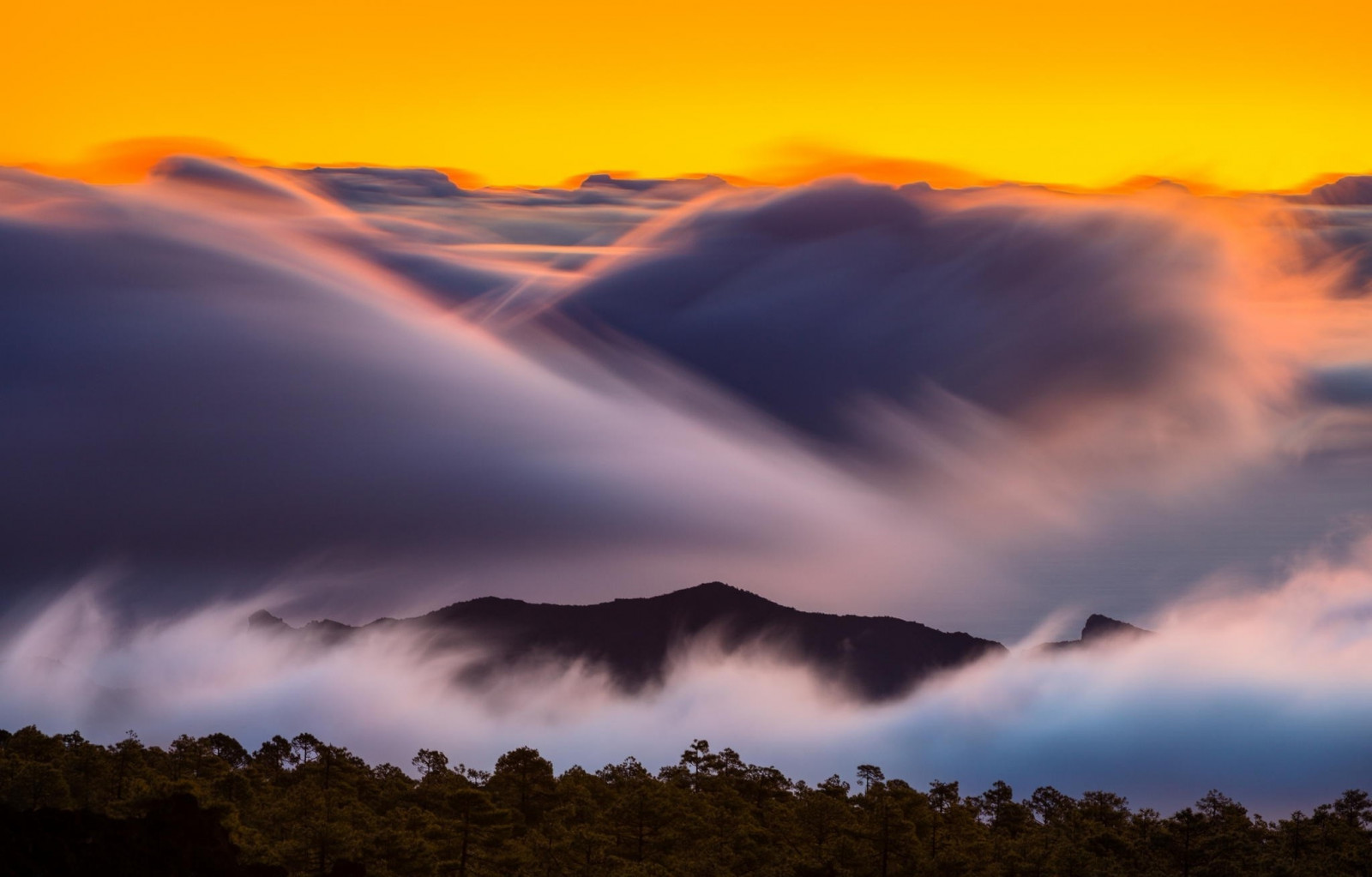 sollys, træer, landskab, Skov, solnedgang, bakke, natur, himmel, Lang eksponering, solopgang, aften, morgen, tåge, horisont, atmosfære, skumring, Sky, bjerg, vejr, daggry, atmosfærisk fænomen, efterglød, meteorologisk fænomen, 2048x1310 px