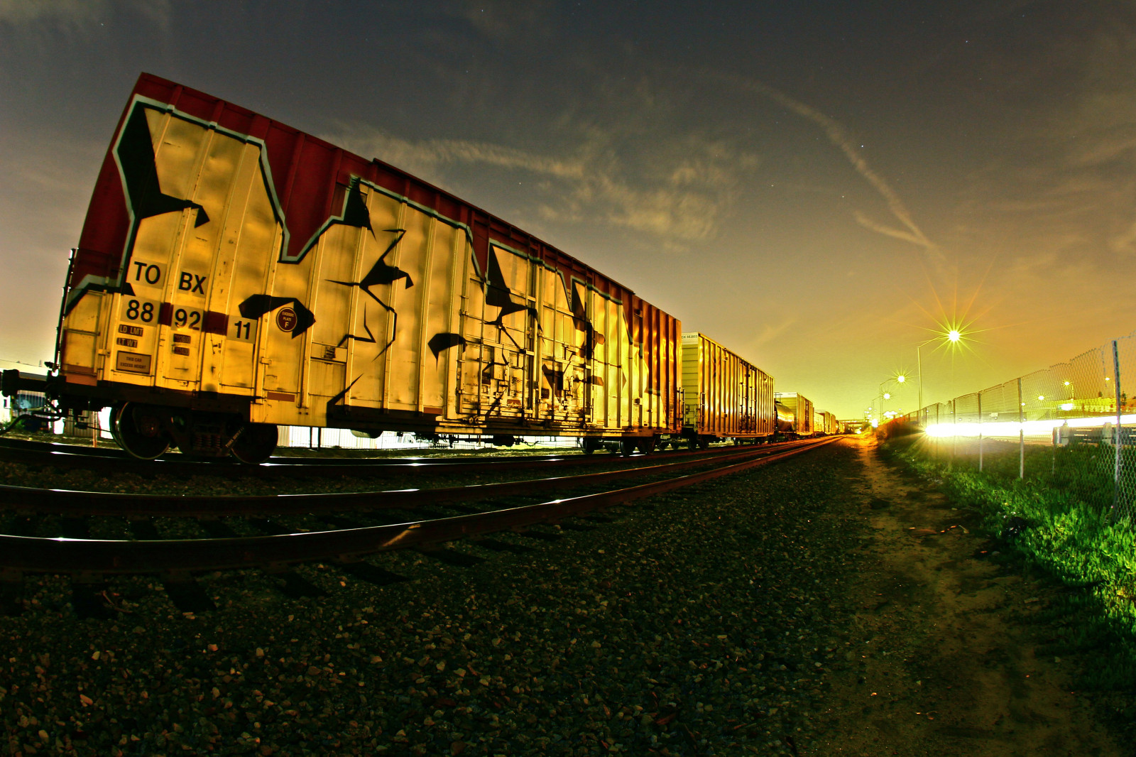 sollys, lys, solnedgang, bybilledet, nat, bil, afspejling, Mandskab, køretøj, tog, jernbane, kamera, aften, morgen, bænk, bro, stål, konge, hjul, spor, skumring, viden, transportere, sølv, krom, vinkel, lys, lang, udsættelse, fiskeøje, jernbane, er, i, Foto, lager, alle, nation, spore, brænder, svirp, hel, fragt, rullende, stykke, railfan, kik, benched, myre, byområde, fb, lords, fylde, Kres