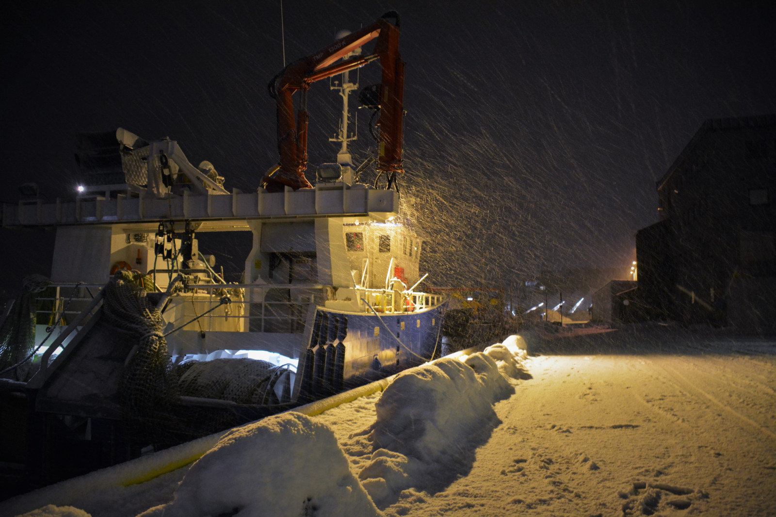 bílý, loď, moře, město, noc, sníh, vozidlo, bouřka, Norsko, večer, vítr, město, Nikon, Arktický, těžký, Severní, Troms, chumelenice, cestovat, počasí, venkovní, tvrdý, ven, přístav, havn, tma, Schiff, D7100, Schnee, sněžení, Stadt, nikond7100, Reise, Urlaub, Norsko, 18300 mm, Snímek obrazovky, Nacht, průmysl, Hafen, erichentze, vlhčí, Tromso, northnorway, nordnorwegen, brnkat, námořní přístav, arciticnorway, Arktik, b en, schneefall