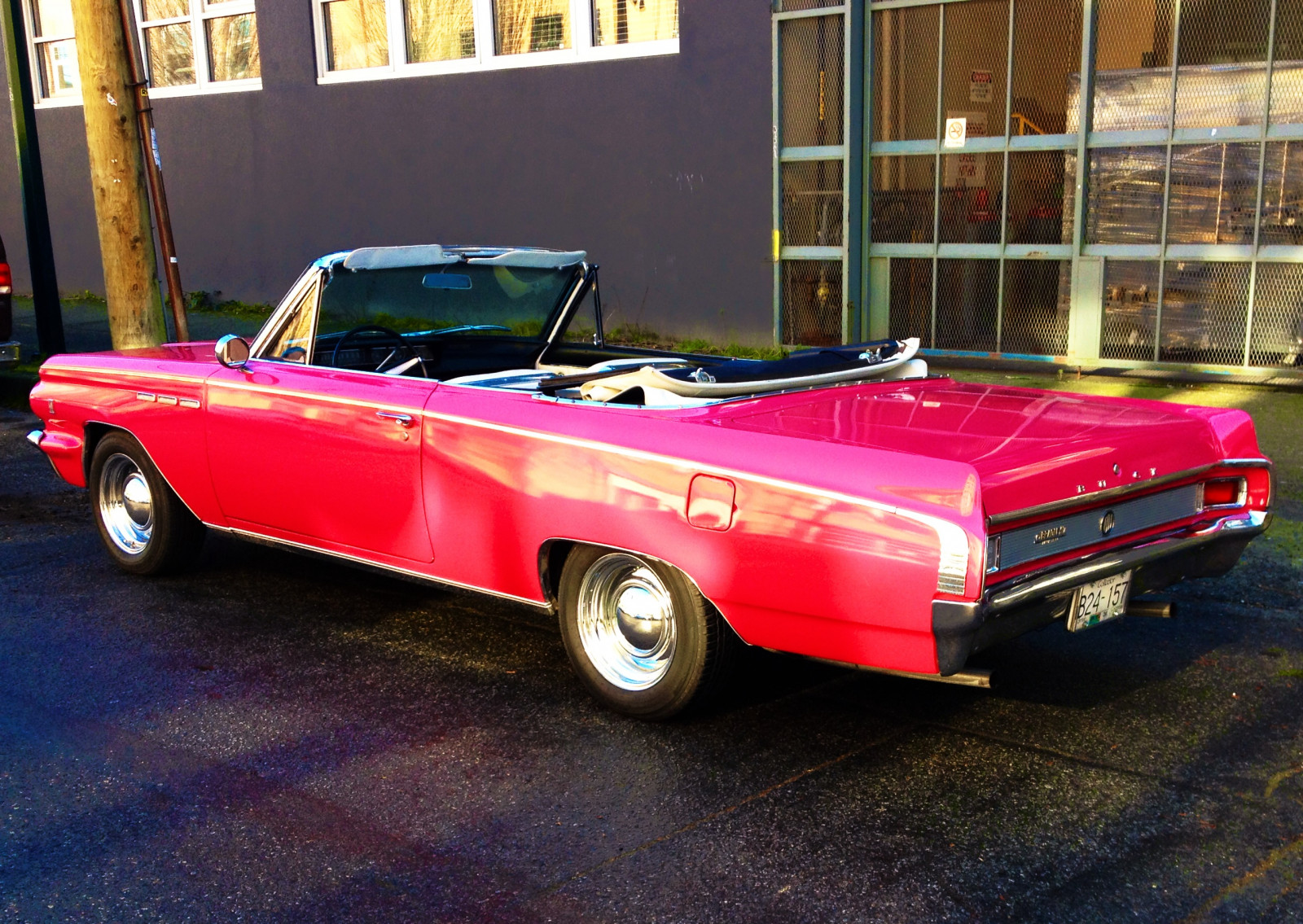 auto, vozidlo, Buick, růžový, veteránem, klasická auta, Konvertibilní, Vancouver, 1960, limuzína, před naším letopočtem, classiccar, klasický, horký, hardtop, automobilového designu, automobilový exteriér, motorové vozidlo, v plné velikosti vůz, Gastown, skřivan, Buickskylark, buick skylark