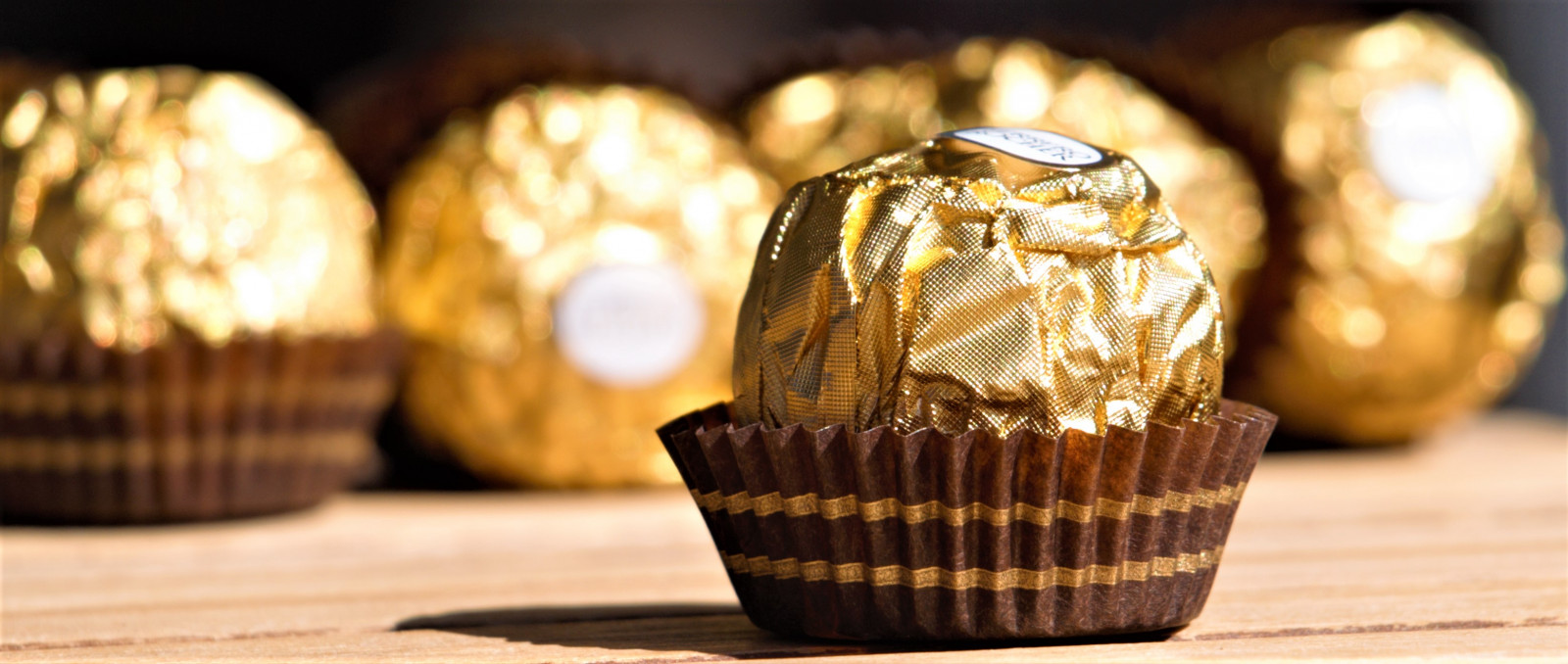 jídlo, makro, Slunný, zlato, čokoláda, šťastný, dezert, Olympus, Cukrovinky, macromondays, 10, léta, dof, hmm, muffin, příchuť, košíček, slunečný den, 7dwf, olympuse420, Felicidad, happy10years, Toni, tonigirl, pražený ořech, Macromondayshappy10years, Boche, Ferrero Rocher, Zlato, Hbmm